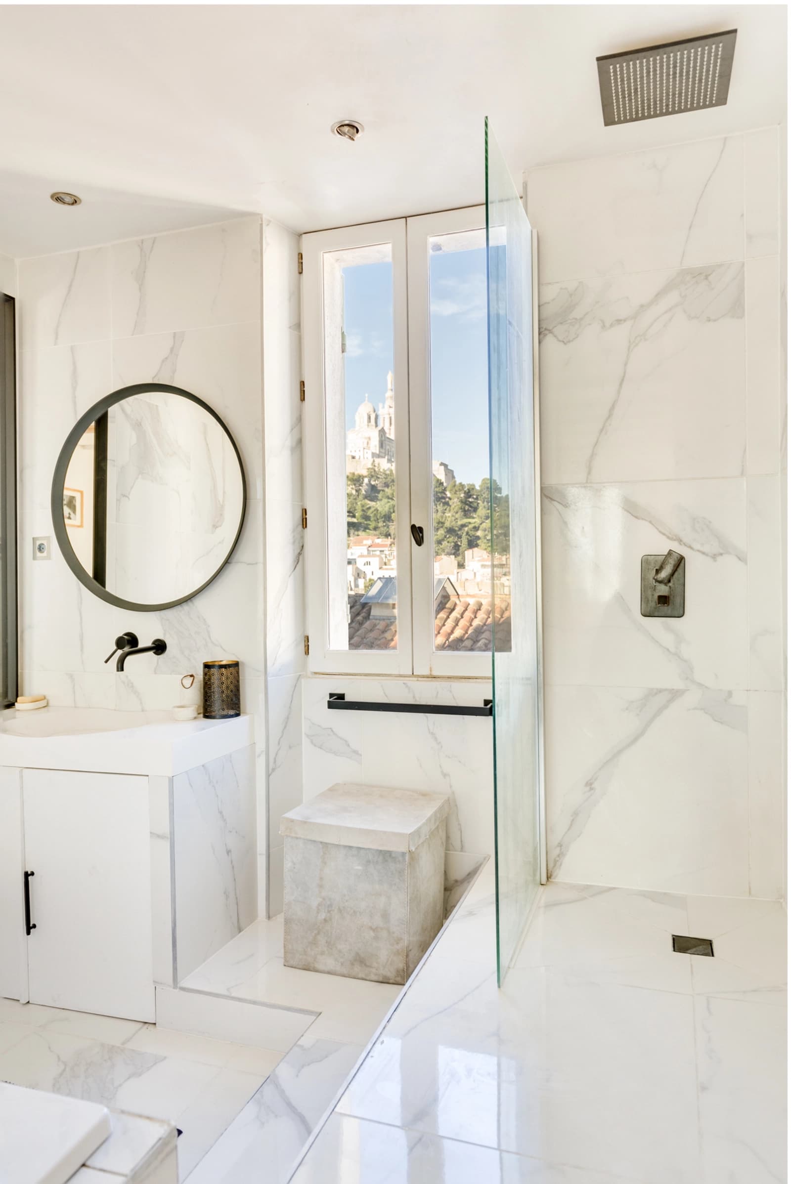 Space Aeolian townhouse perched high above the Vauban district - 2
