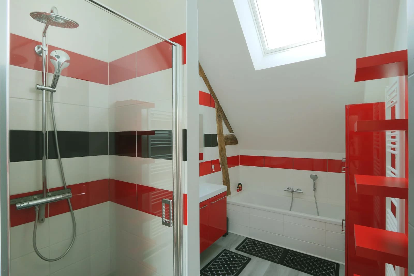 Bathroom in Quiet, light-filled studio loft with swimming pool - 1