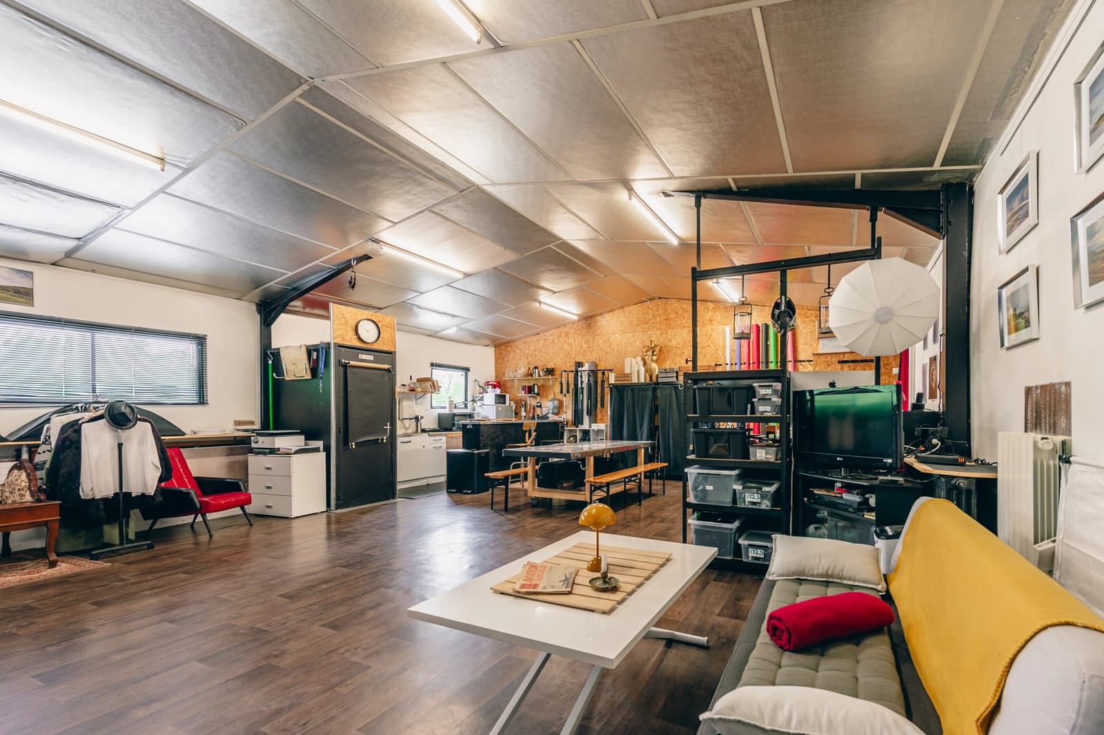 Space Loft-style Photo Studio - 1