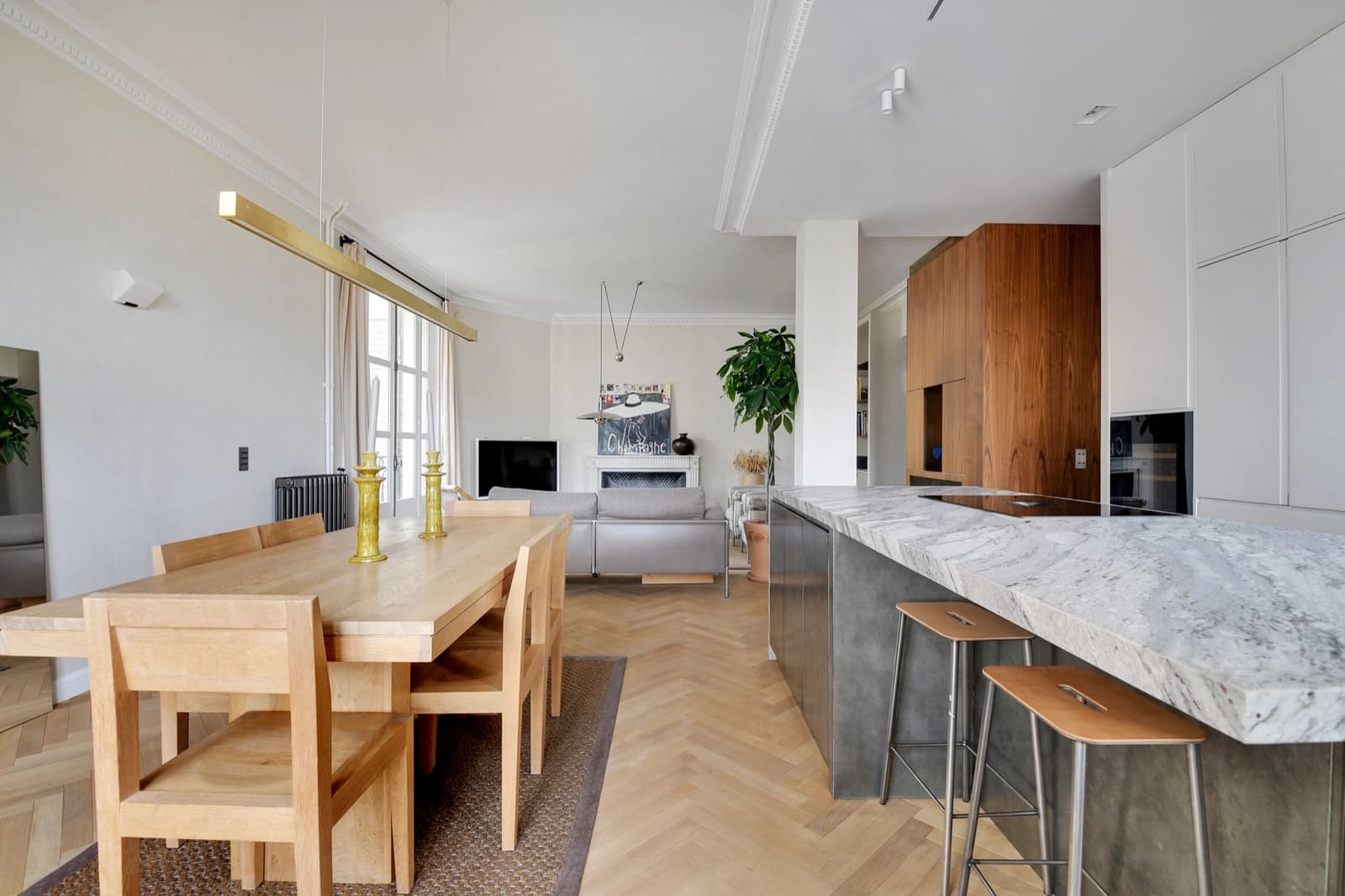 Salle de réunion dans Joyau décoratif clair ouvrant sur un jardin paisible - 1