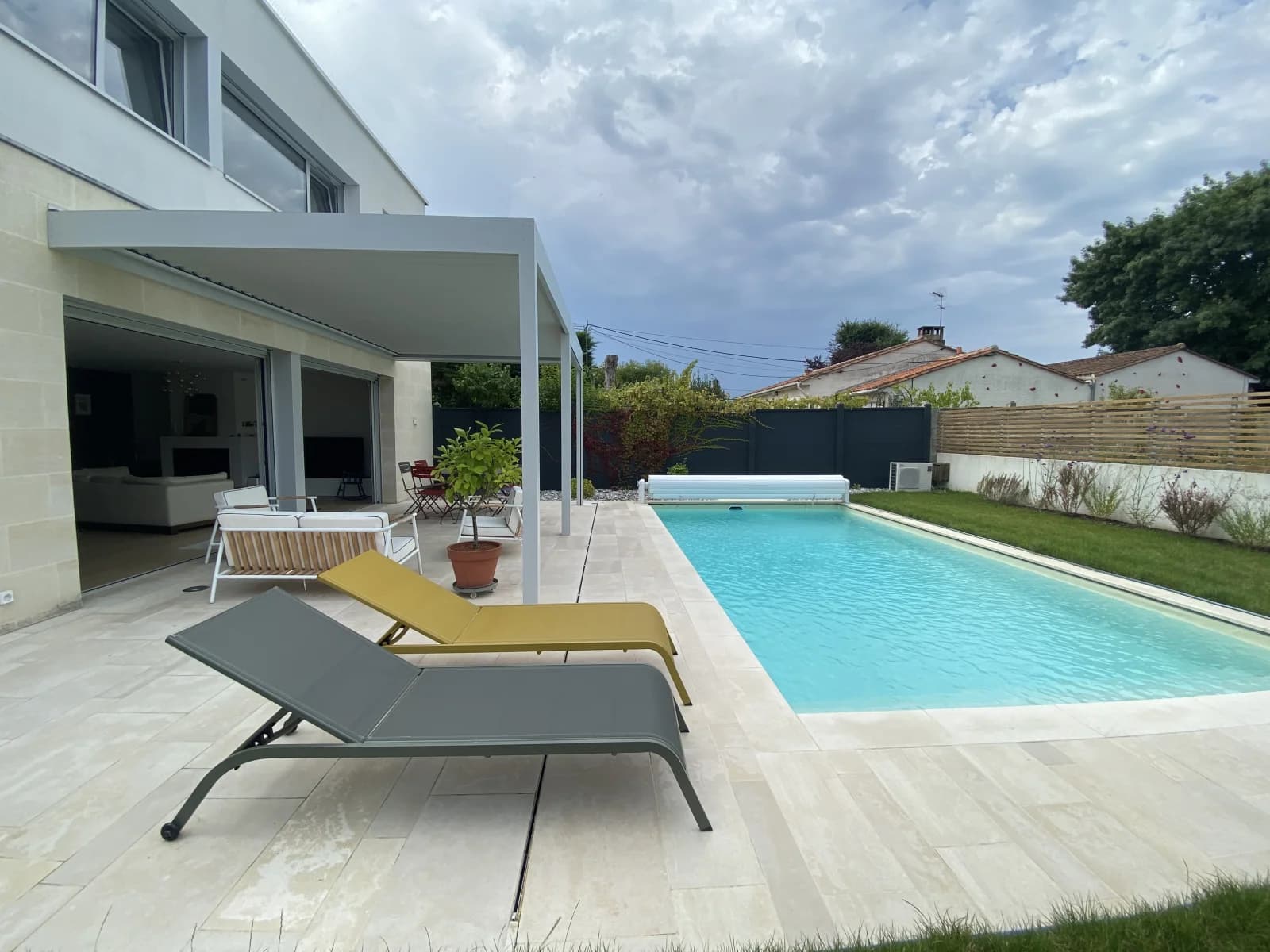 Meeting room in Large contemporary villa - 1