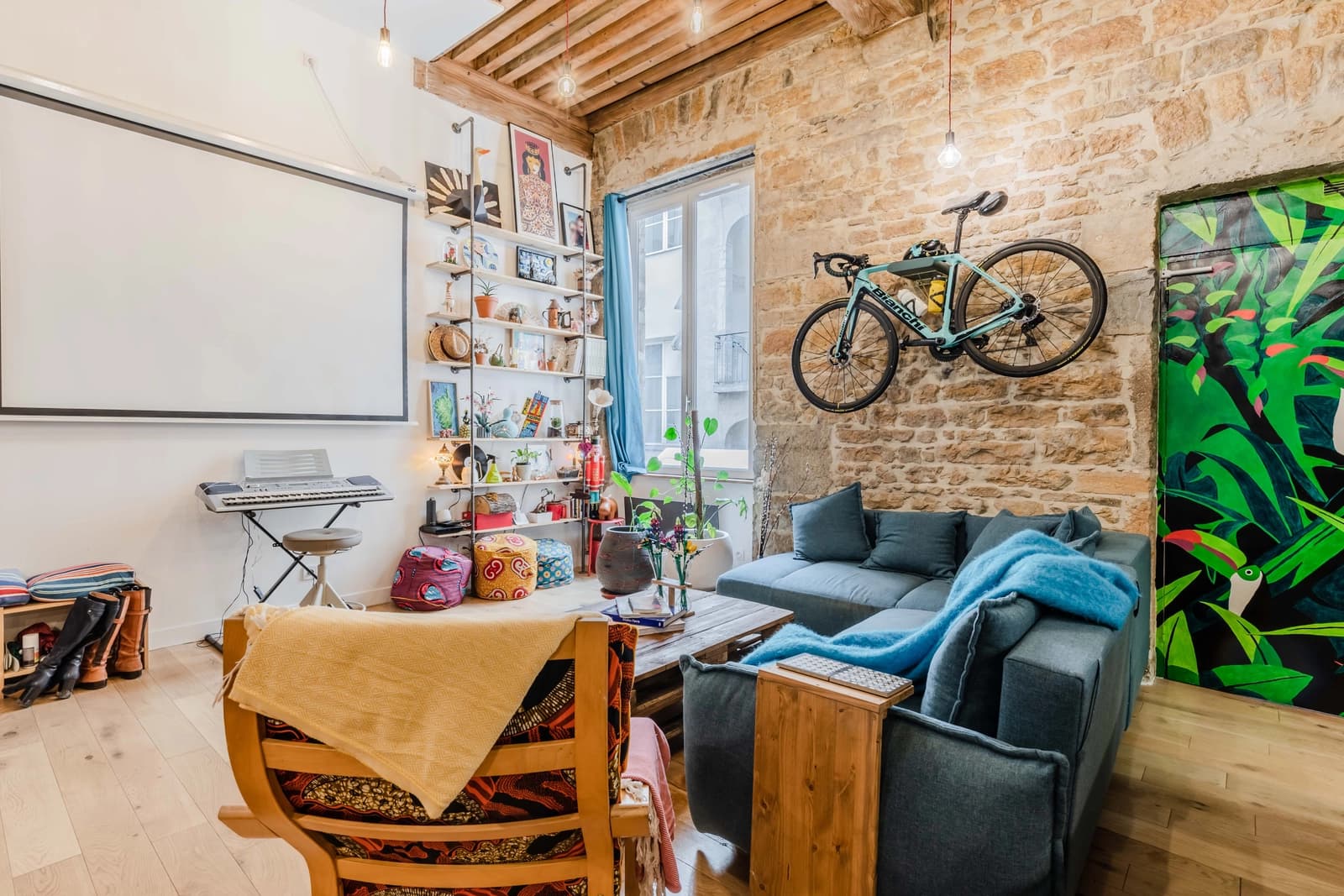 Living room in Typical Lyonnais canut, a historic cachet - 0