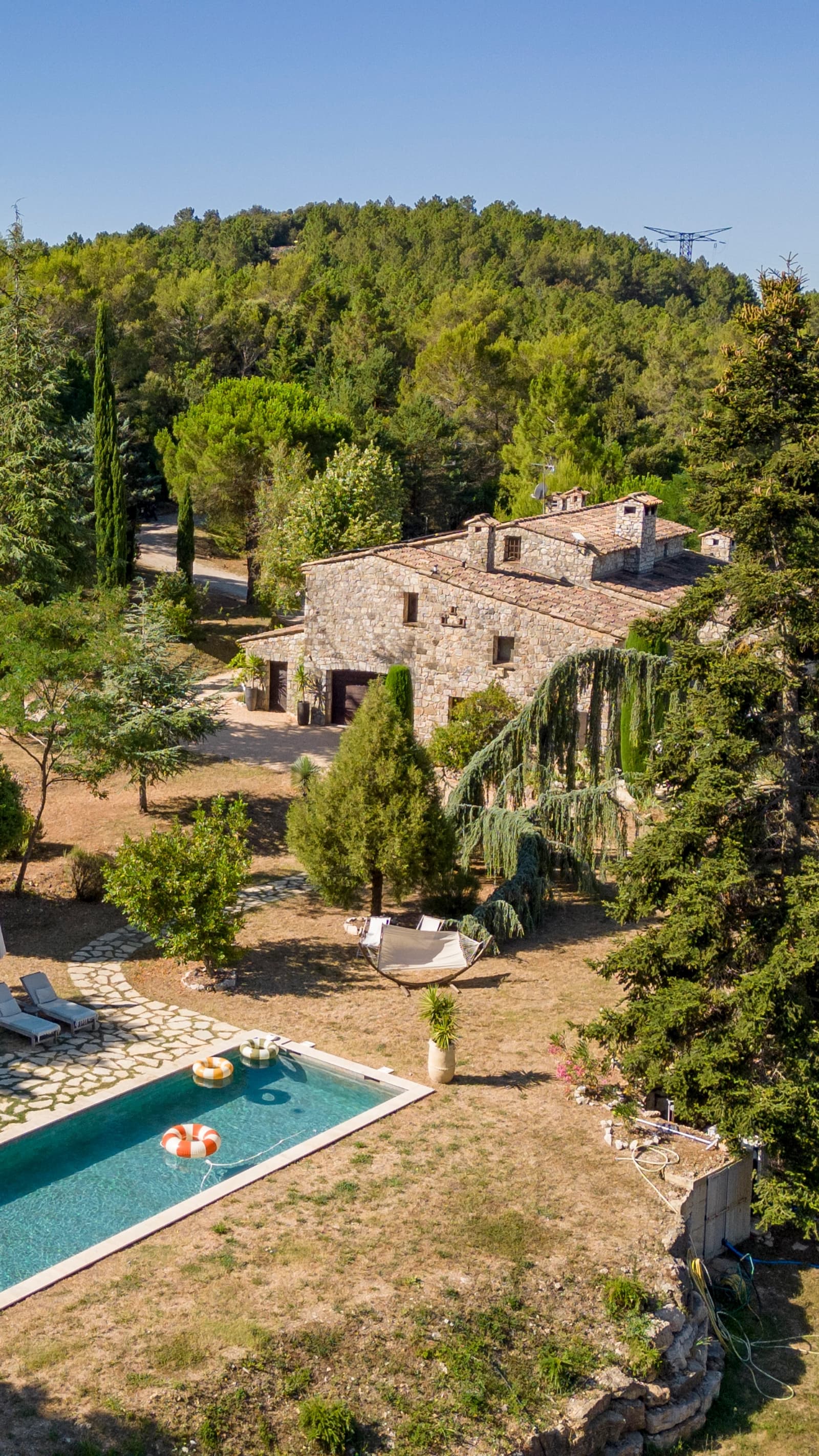 Space Estate in the heart of a 10-hectare nature park in Provence-Alpes-Côte d'Azur - 1