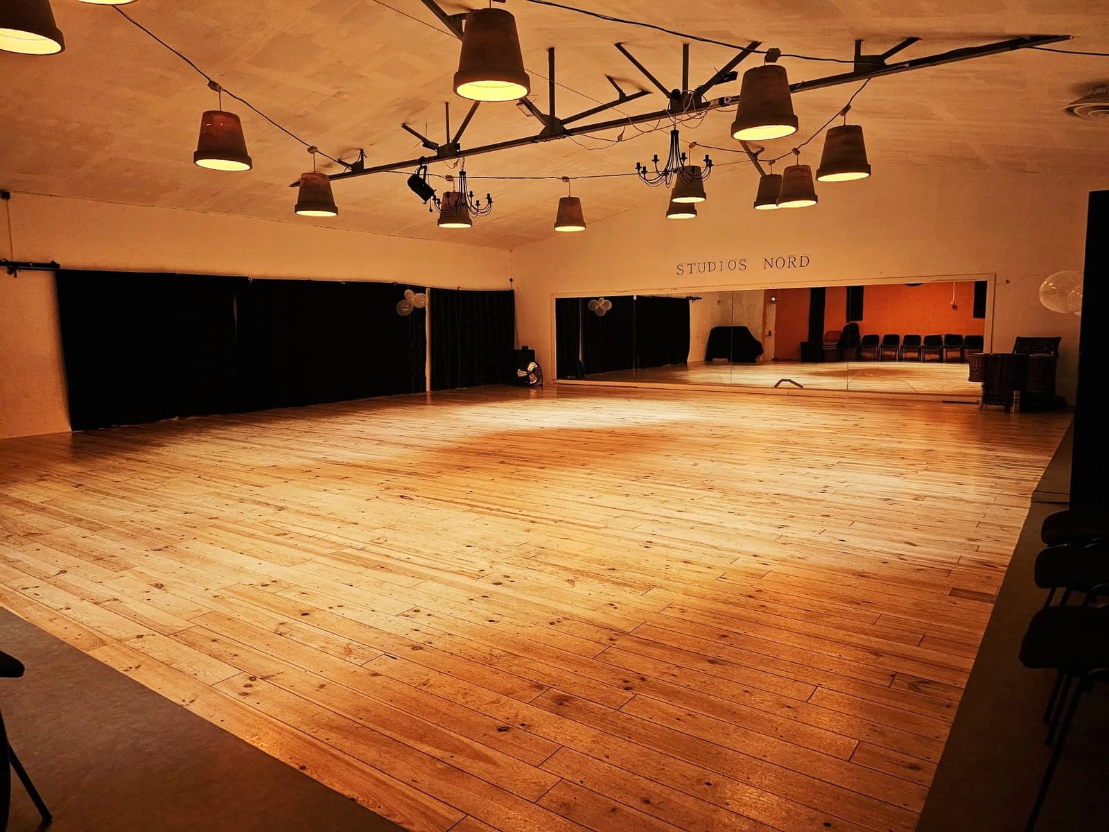 Space 2 DANCE STUDIOS for shooting clips or series Dance school - 1