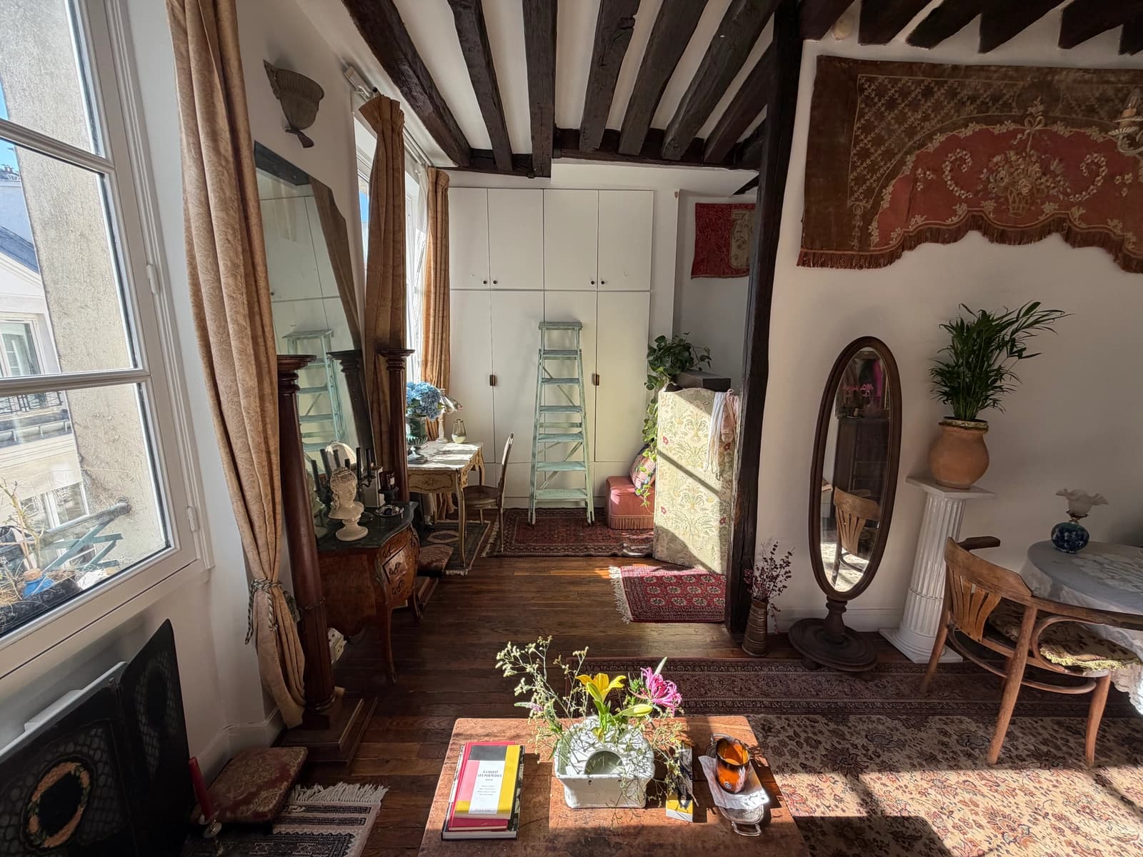 Space Apartment in the heart of the Marais with an exposed beam and boudoir ambiance - 2