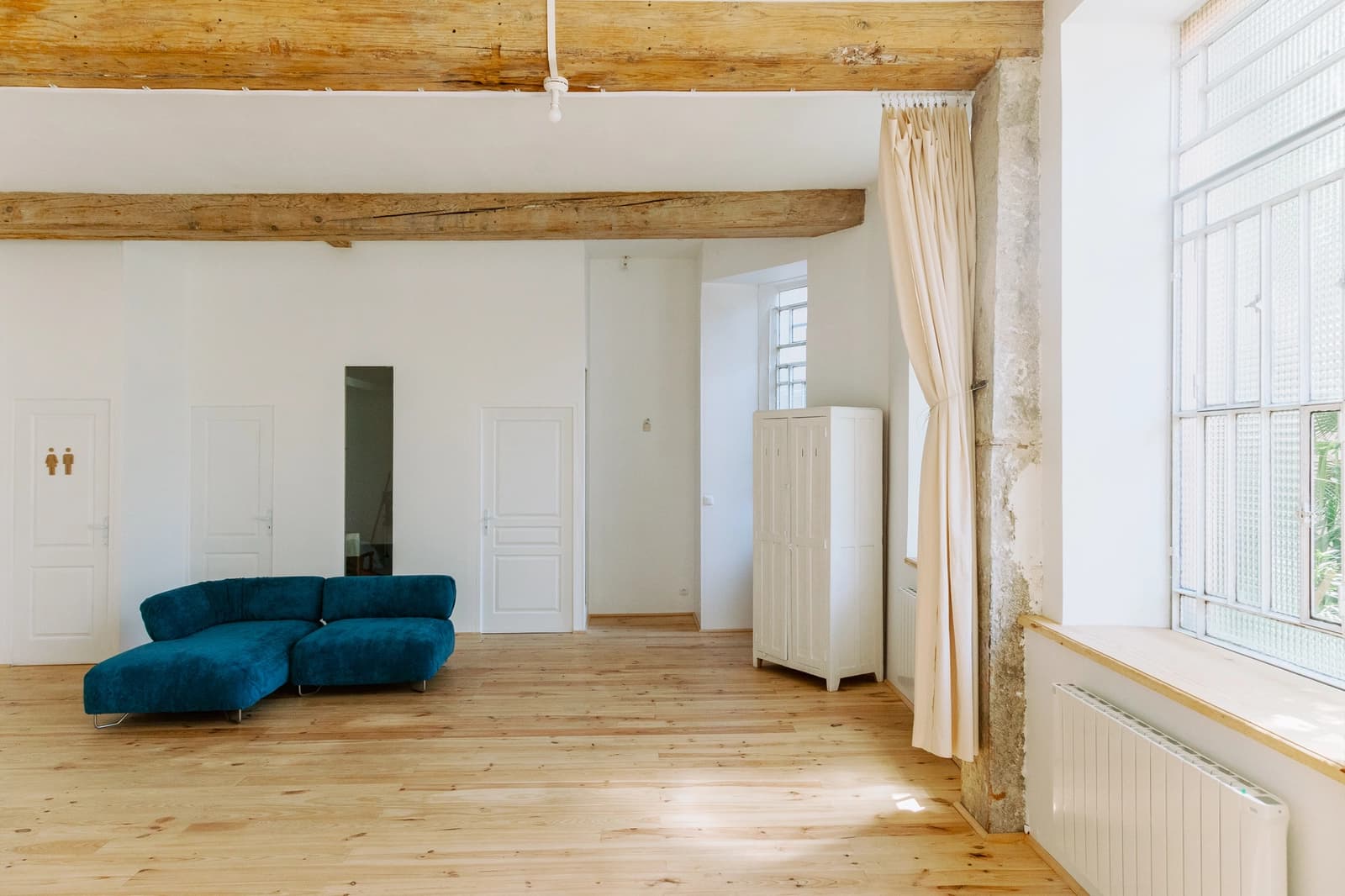 Living room in Light-filled canuts workshop in Lyon - 1