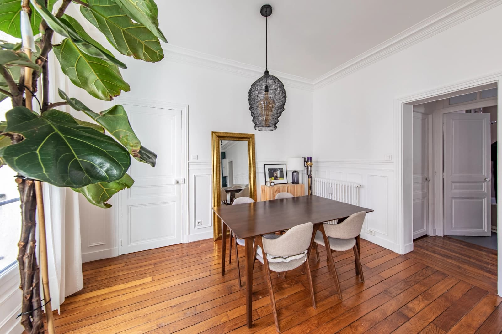 Meeting room in Haussmann apartment in city center - 0