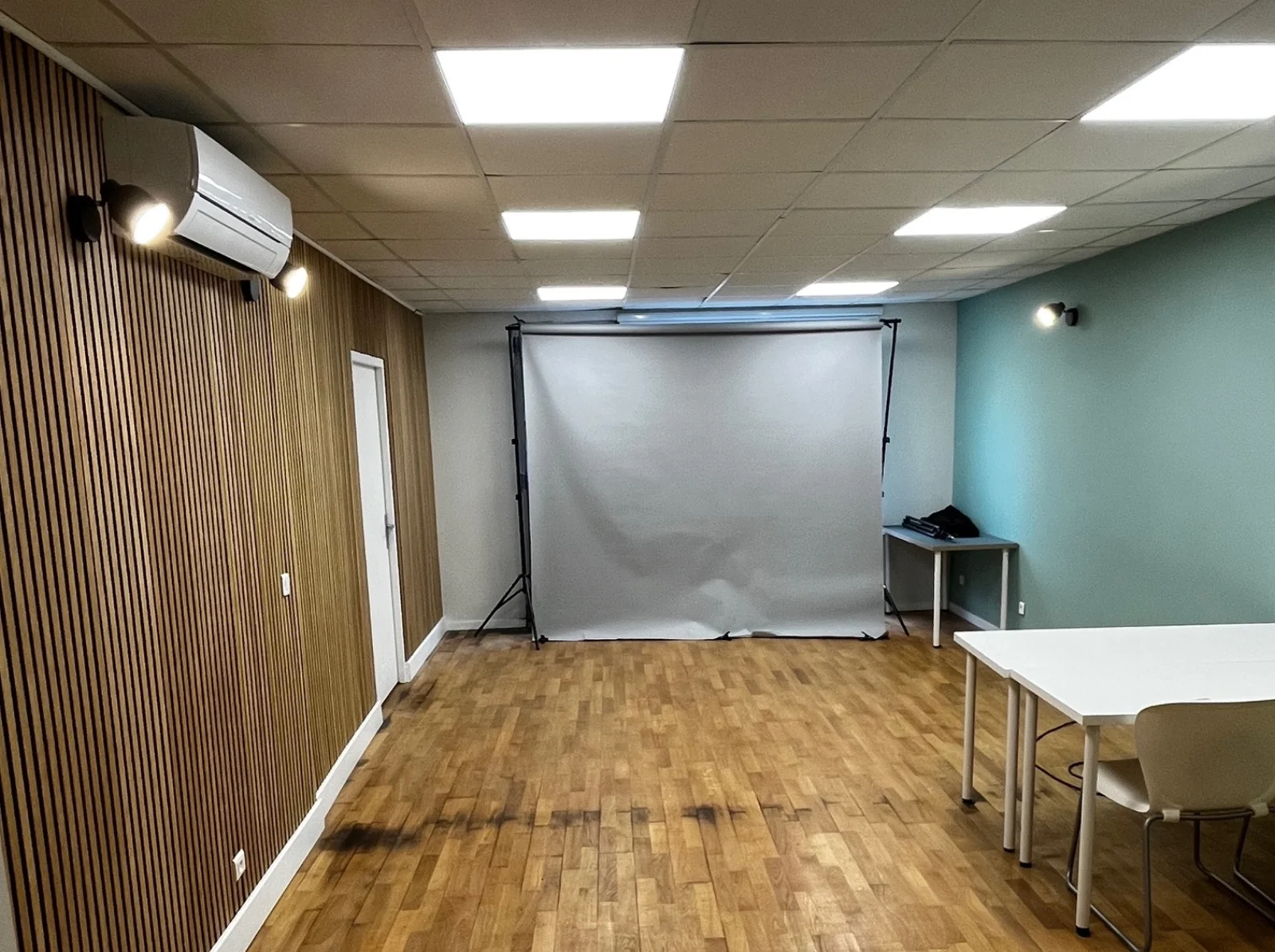 Espace Salle lumineuse sur cour arborée - 4
