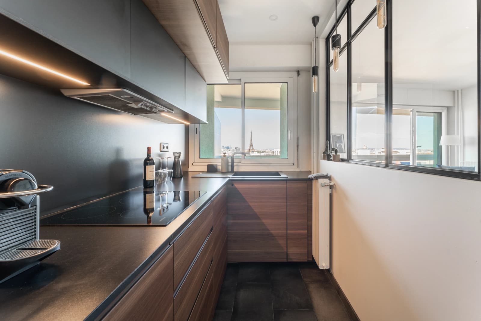 Espace Appartement moderne avec vue unique sur la Tour Eiffel - 4