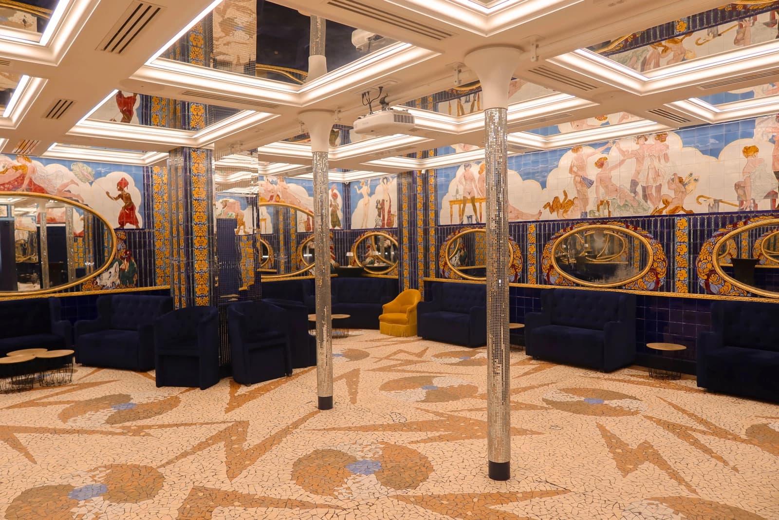 Space Former brothel in the heart of Paris - 0