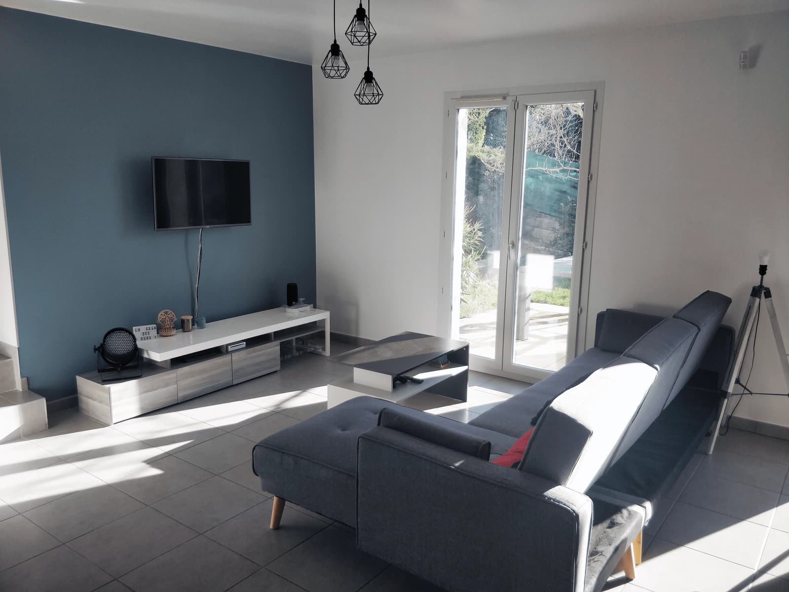 Sala en Luminosa residencia y su verde jardín muy cerca de Lyon - 1