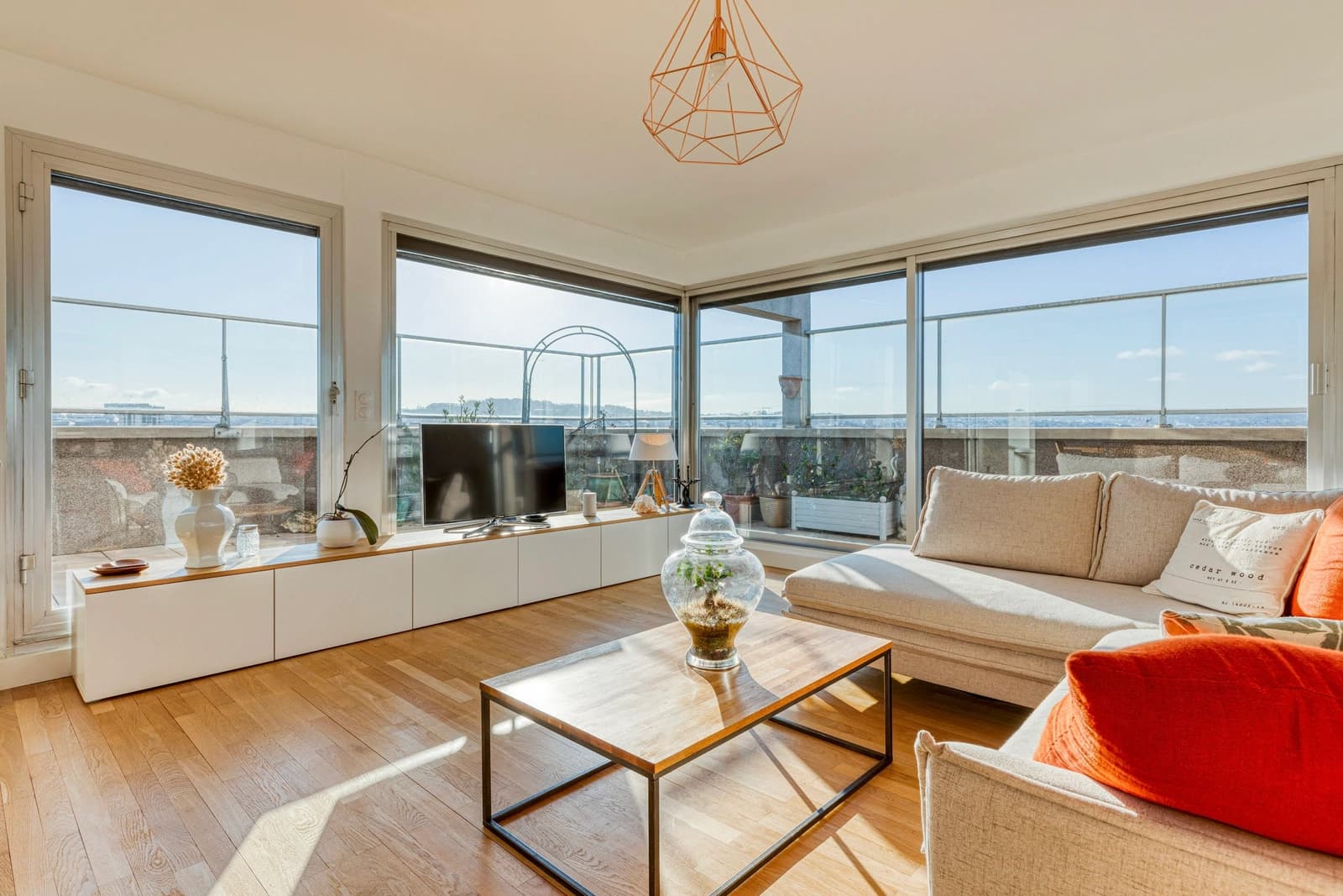 Living room in Bright top floor with panoramic rooftop - 0