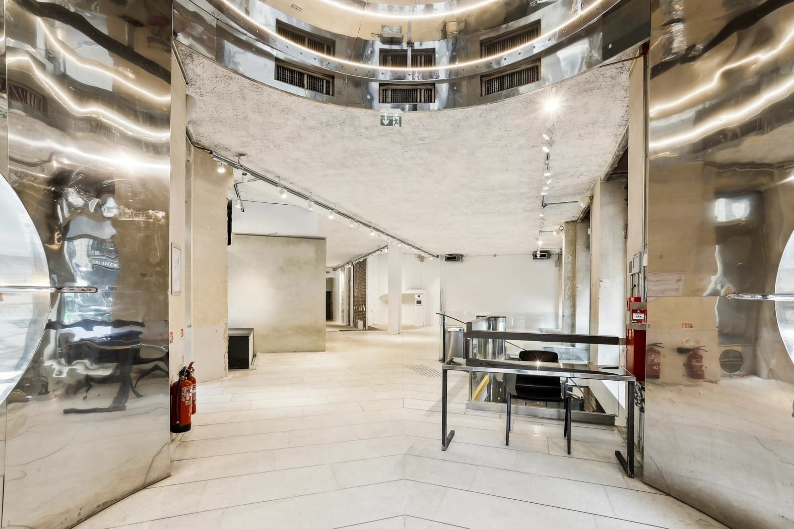 Space Raw space with Eiffel structure - 3