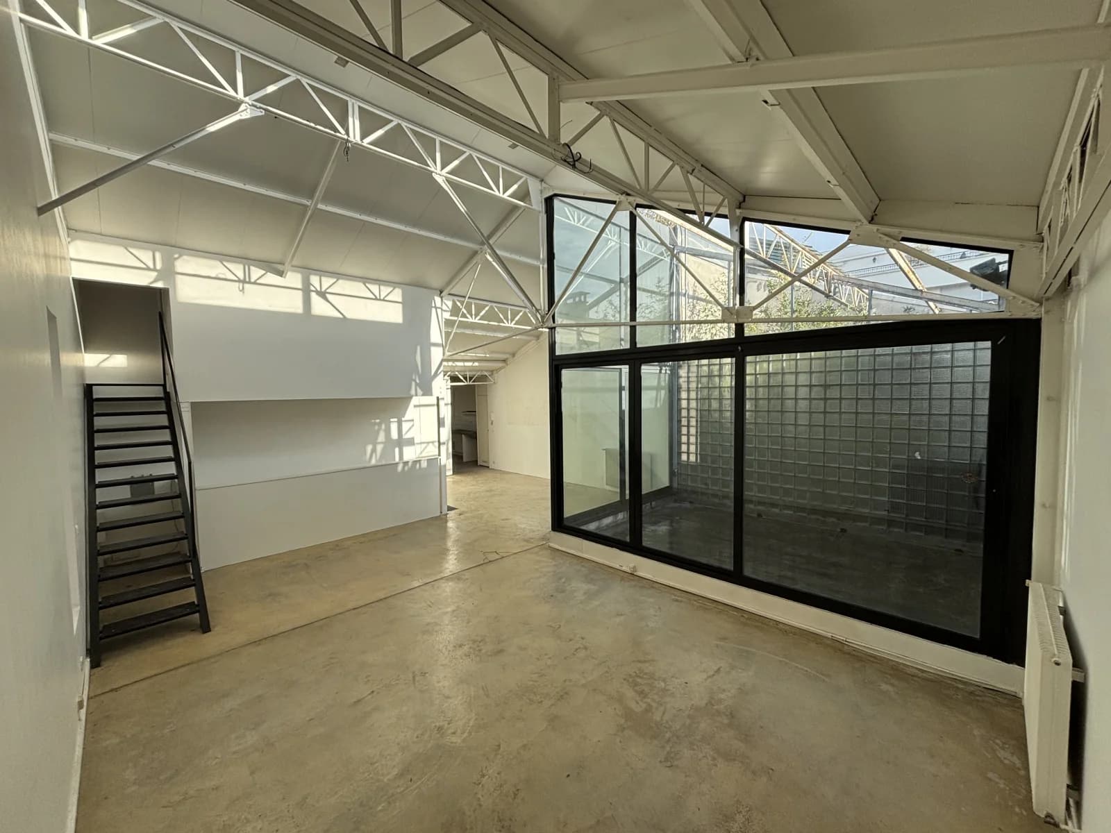 Space Large, bright, flexible loft - 0
