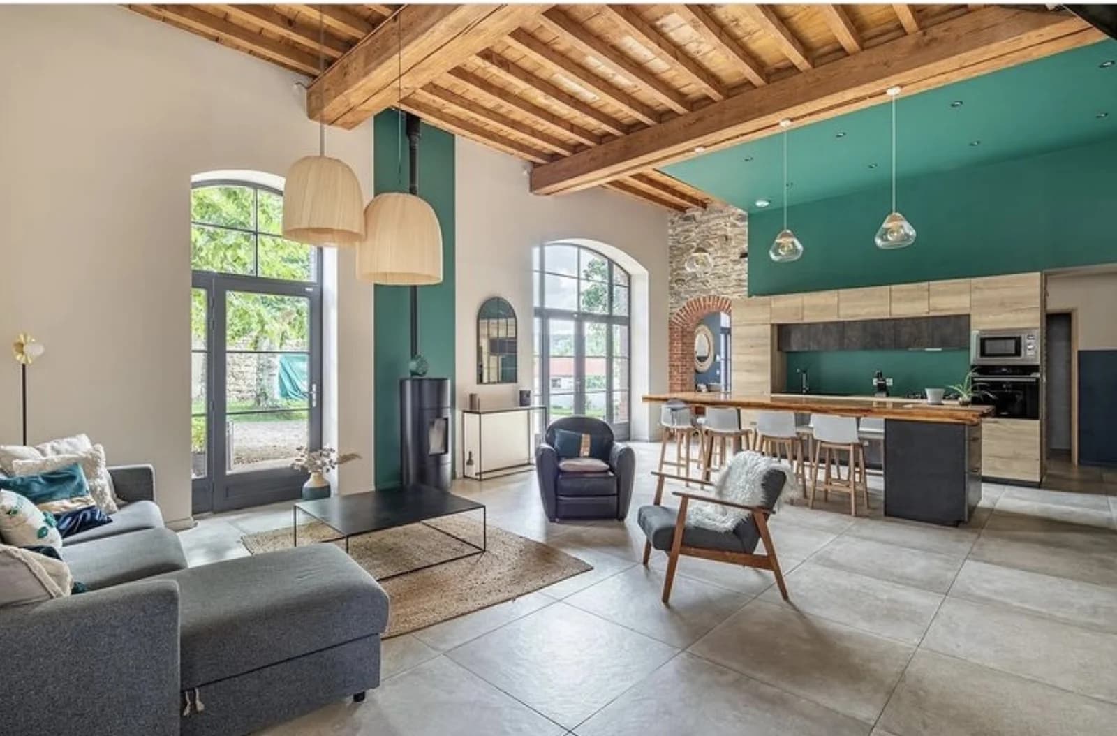 Living room in Renovated old barn house 15 minutes from Lyon - 1