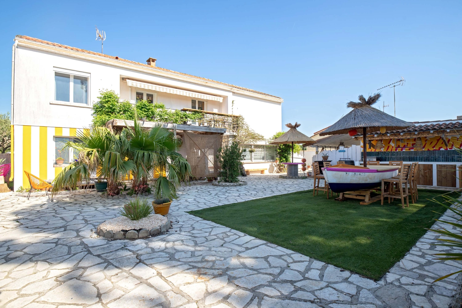 Space Colorful villa in the south - 0