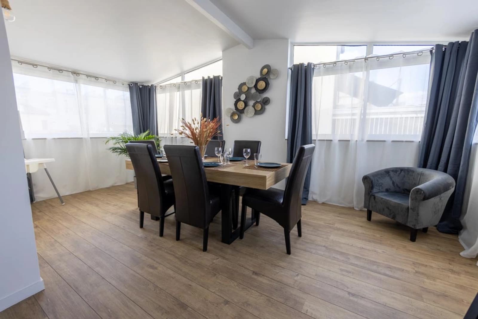 Meeting room in Bright duplex apartment with exterior - 1