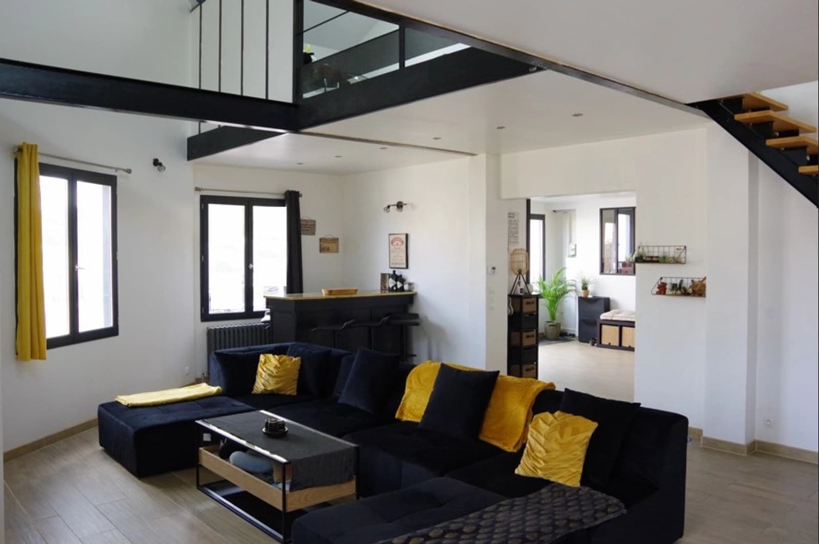 Living room in Spacious modern house with indoor pool - 1