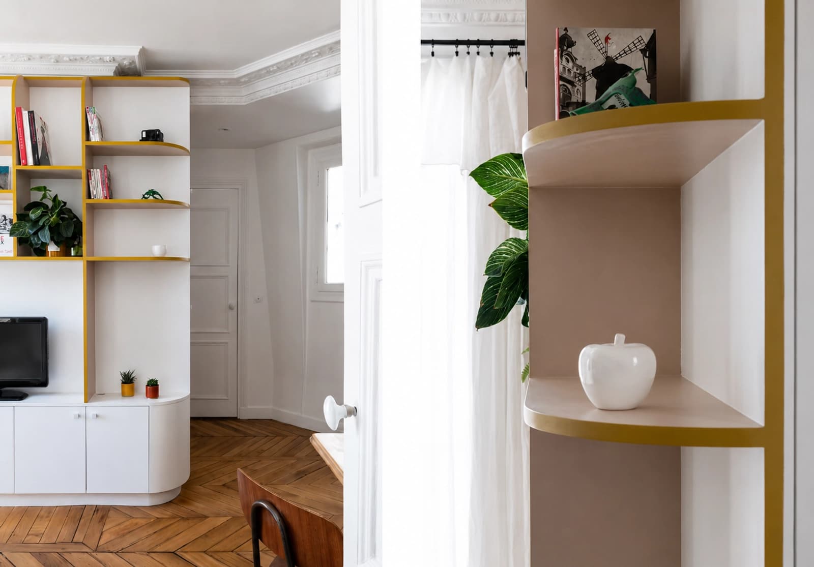 Space Elegant Haussmannian apartment bathed in light – Paris 16 - 4