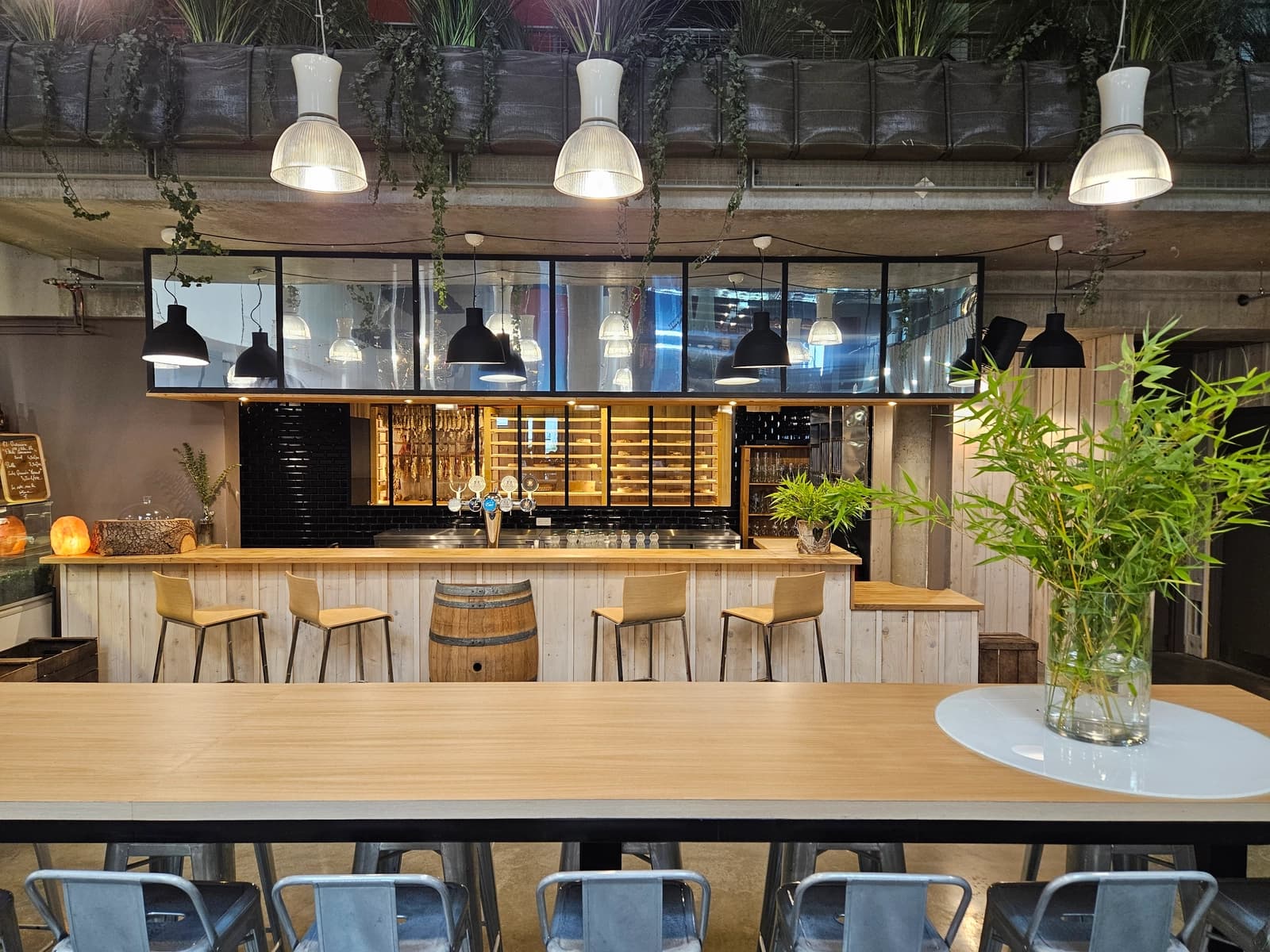 Space "atelierlieu" with a professional kitchen, restaurant and space - 3