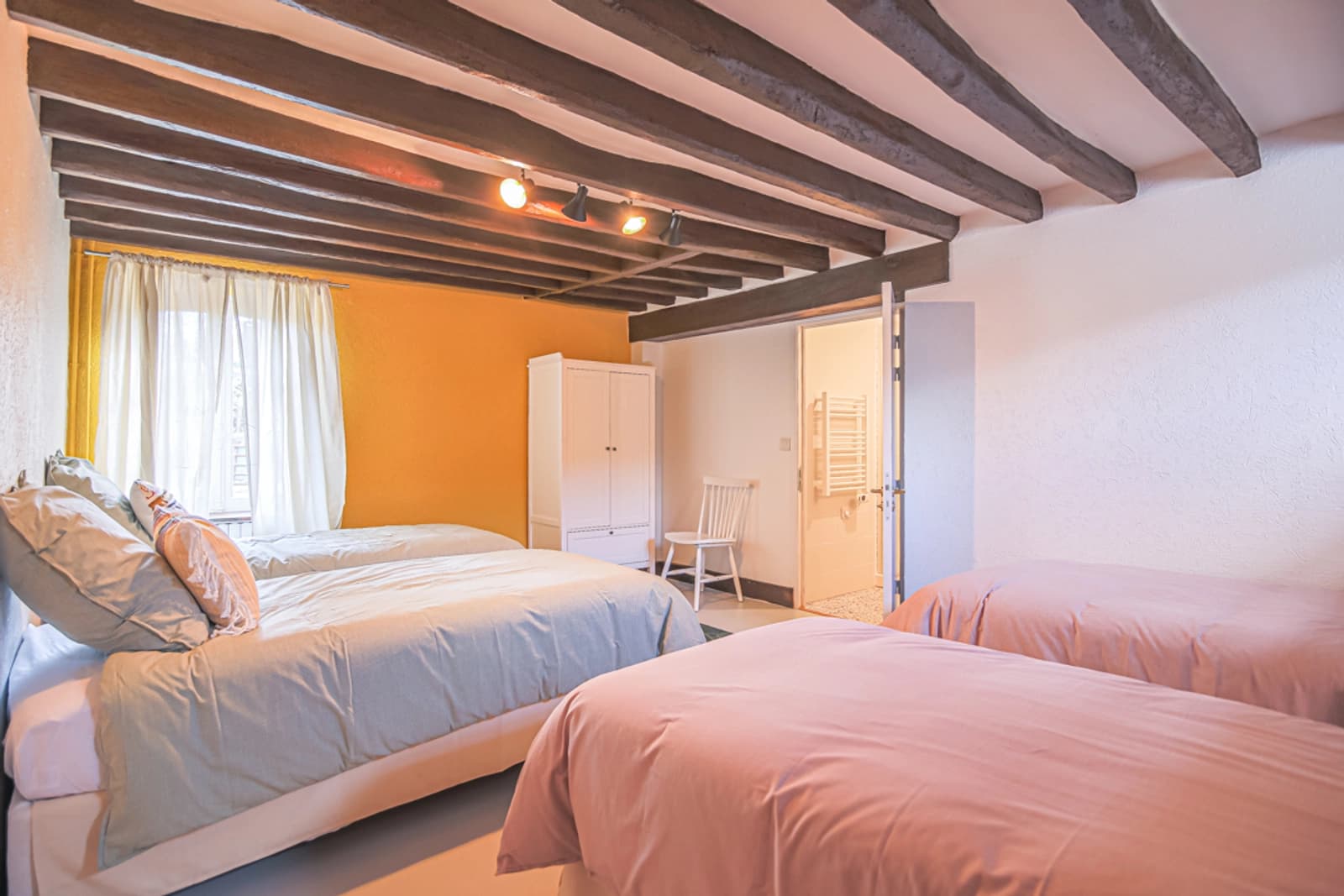 Dormitorio en Casa rodeada de naturaleza para momentos de cohesión - 1