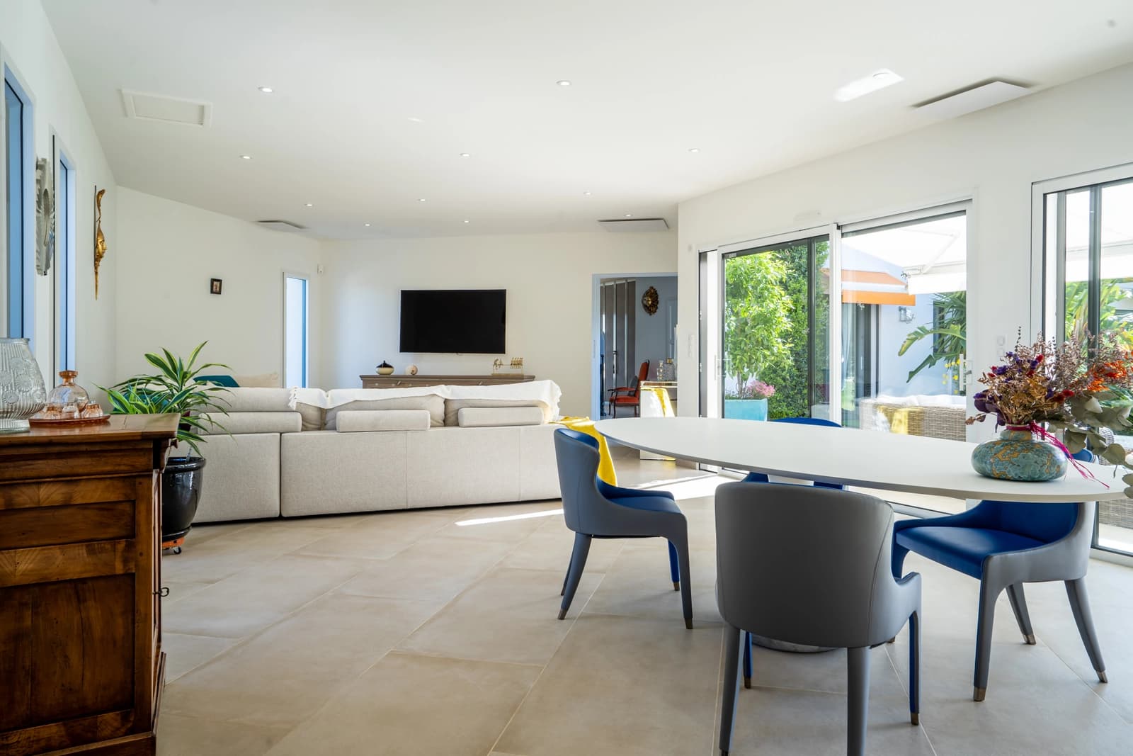 Meeting room in Beautiful villa with pool - 0