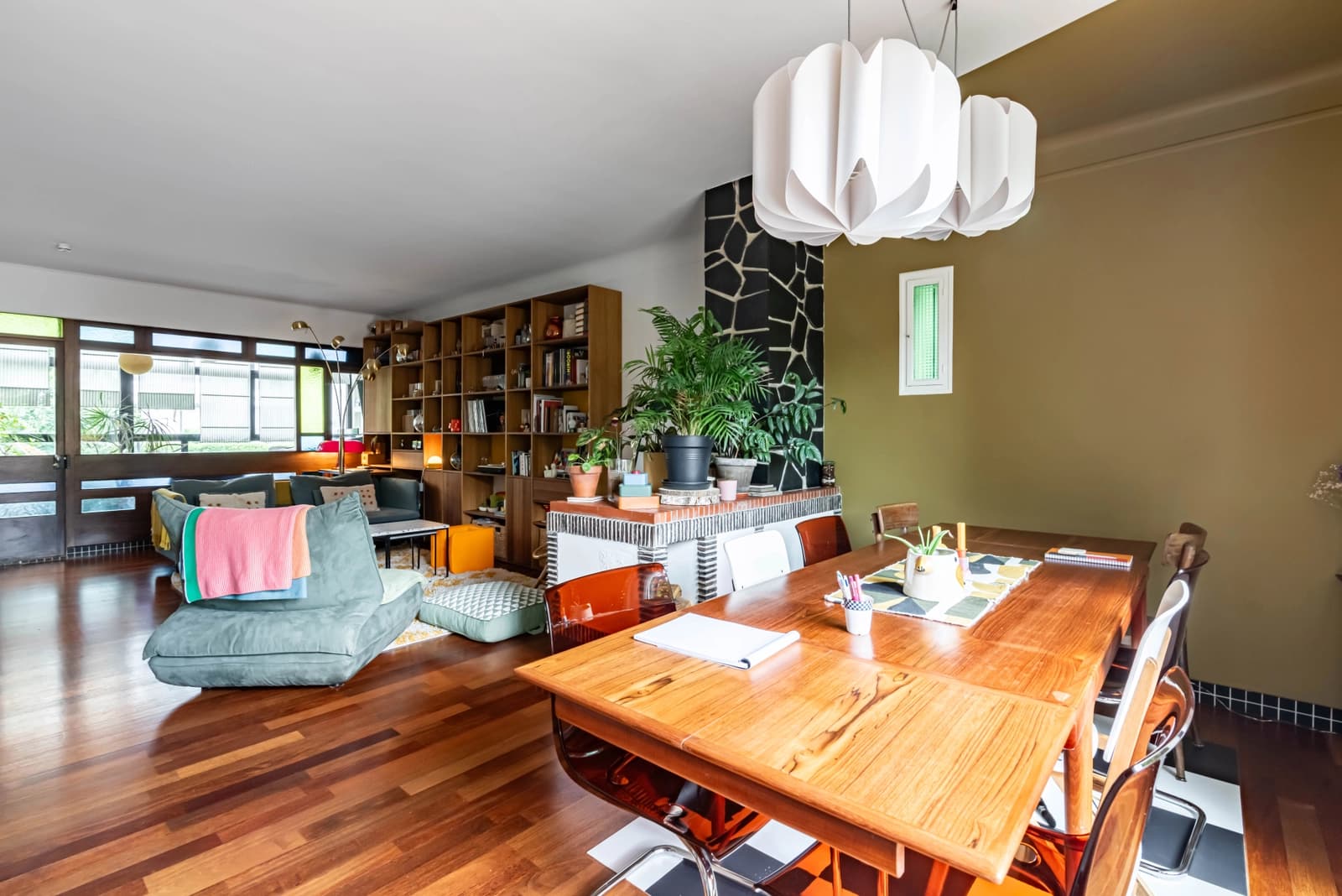 Space Midcentury architect-designed house surrounded by bamboo - 4