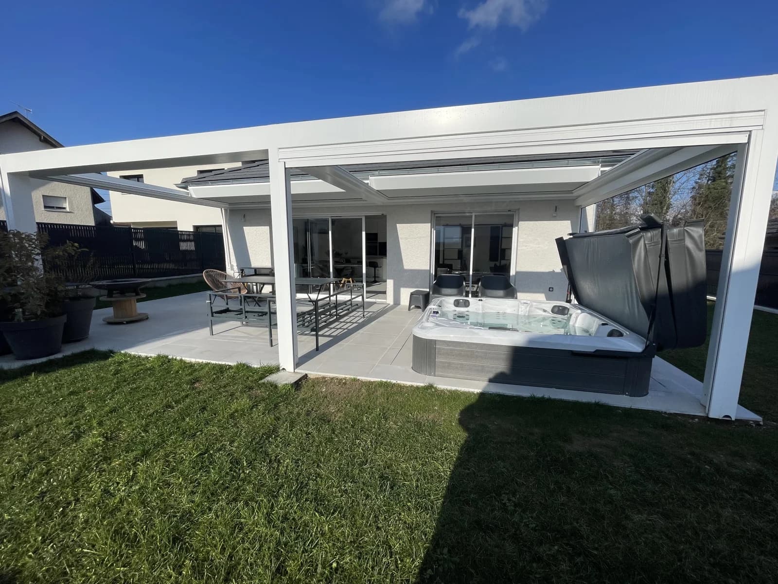 Espace Maison chaleureuse et moderne avec jacuzzi - 0