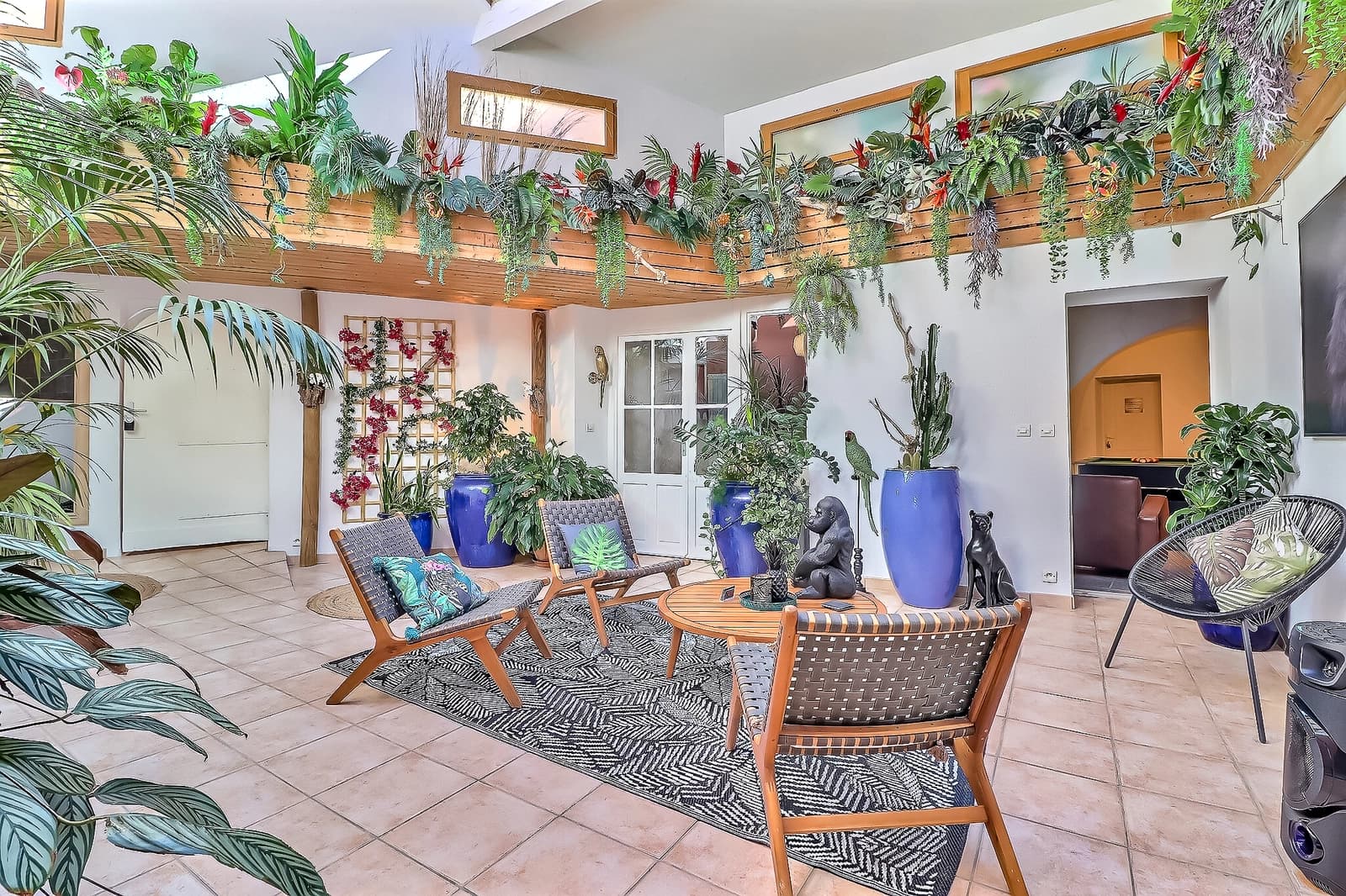 Atypical, multifunctional space