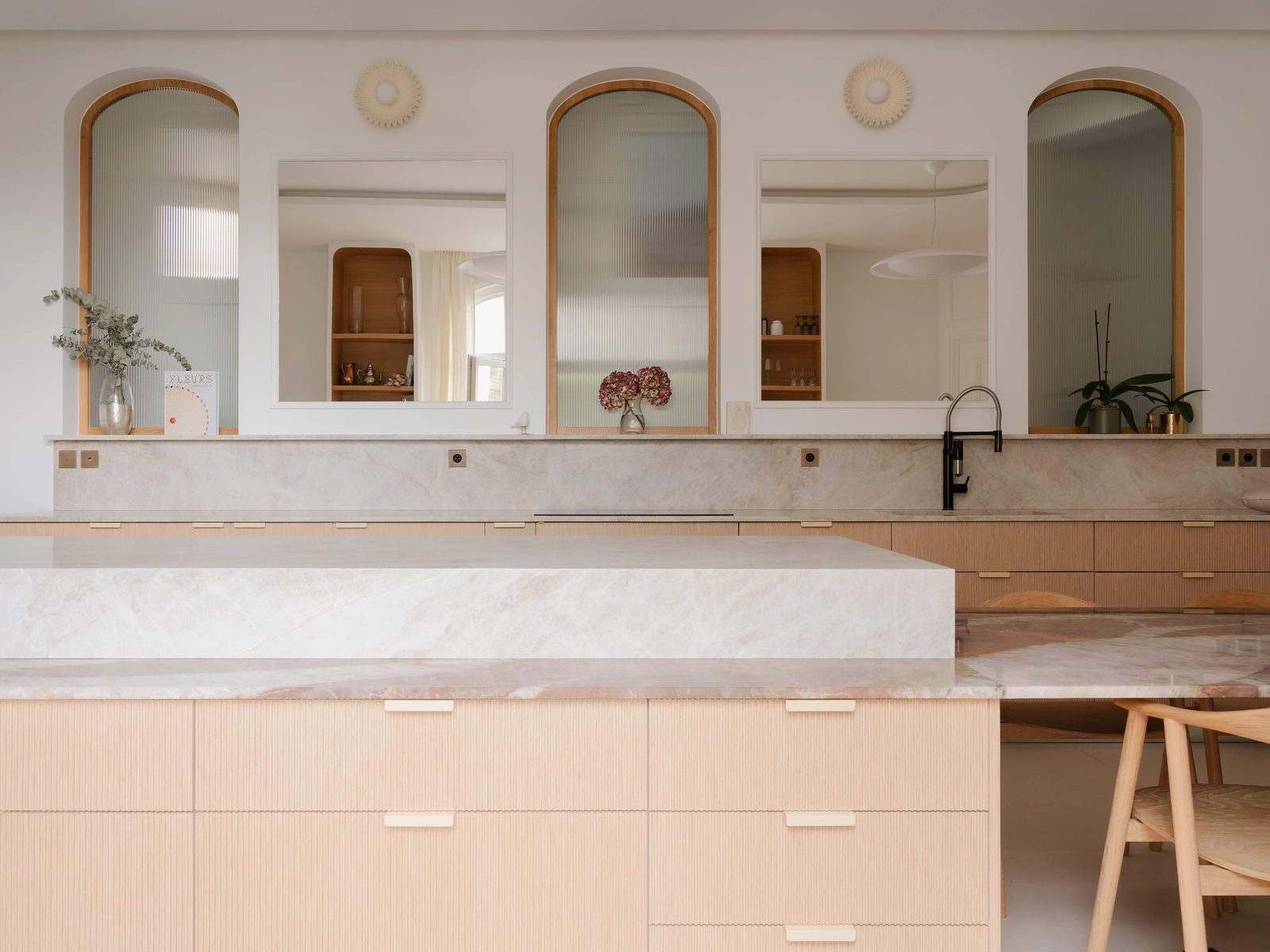 Space Haussmannian apartment: volumes and elegance - 0