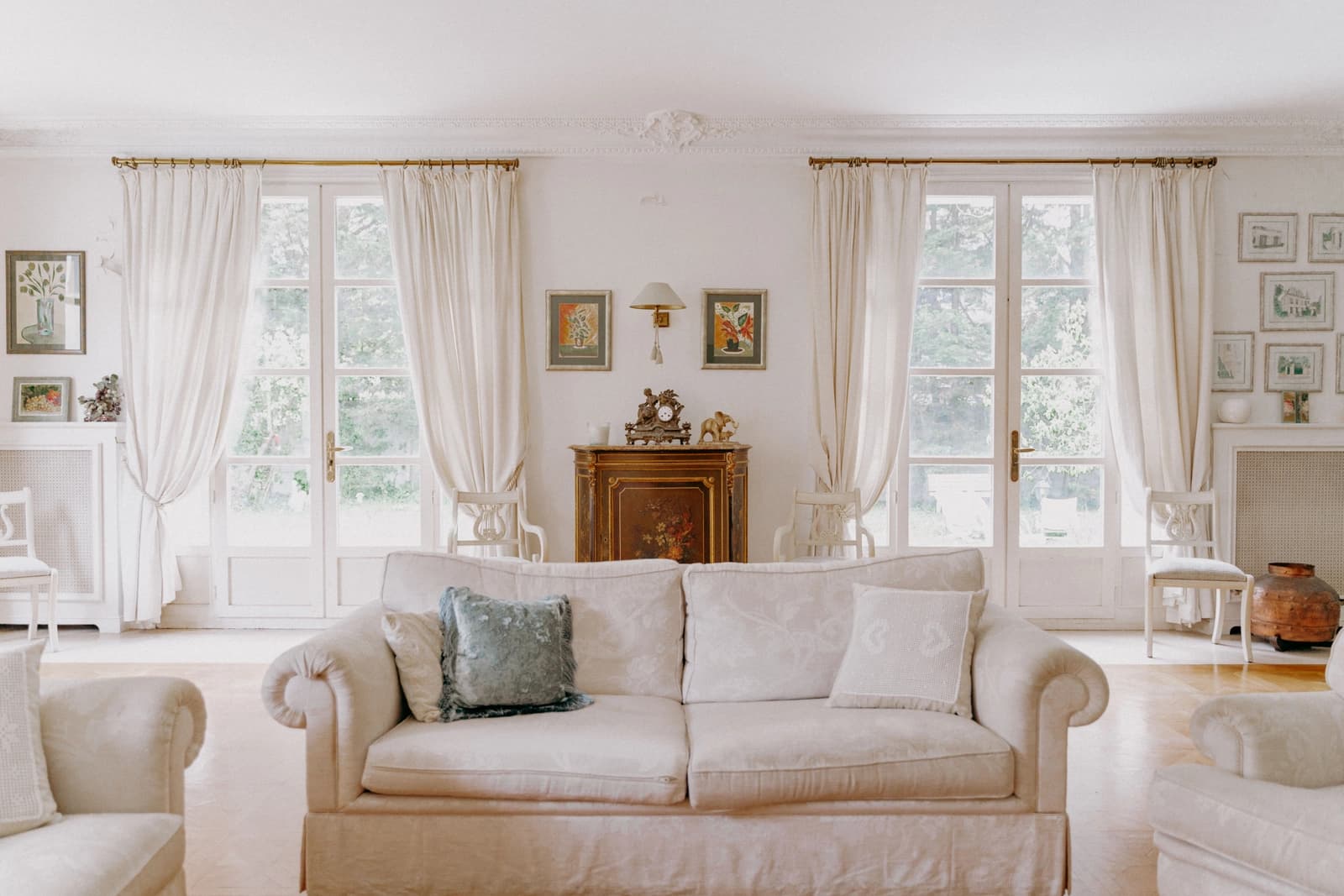 Living room in Elegant Manoir 20 minutes from Paris (East) - 1