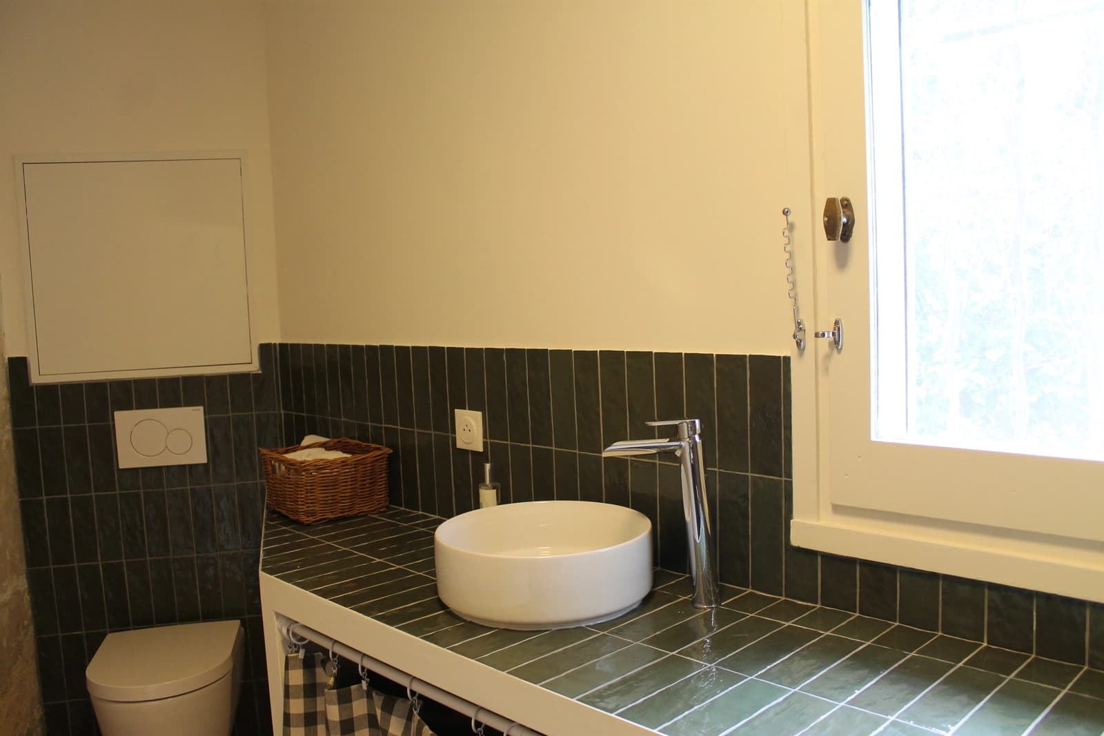 Espacio Encanto y autenticidad de una pequeña masía renovada en medio de los campos - 4