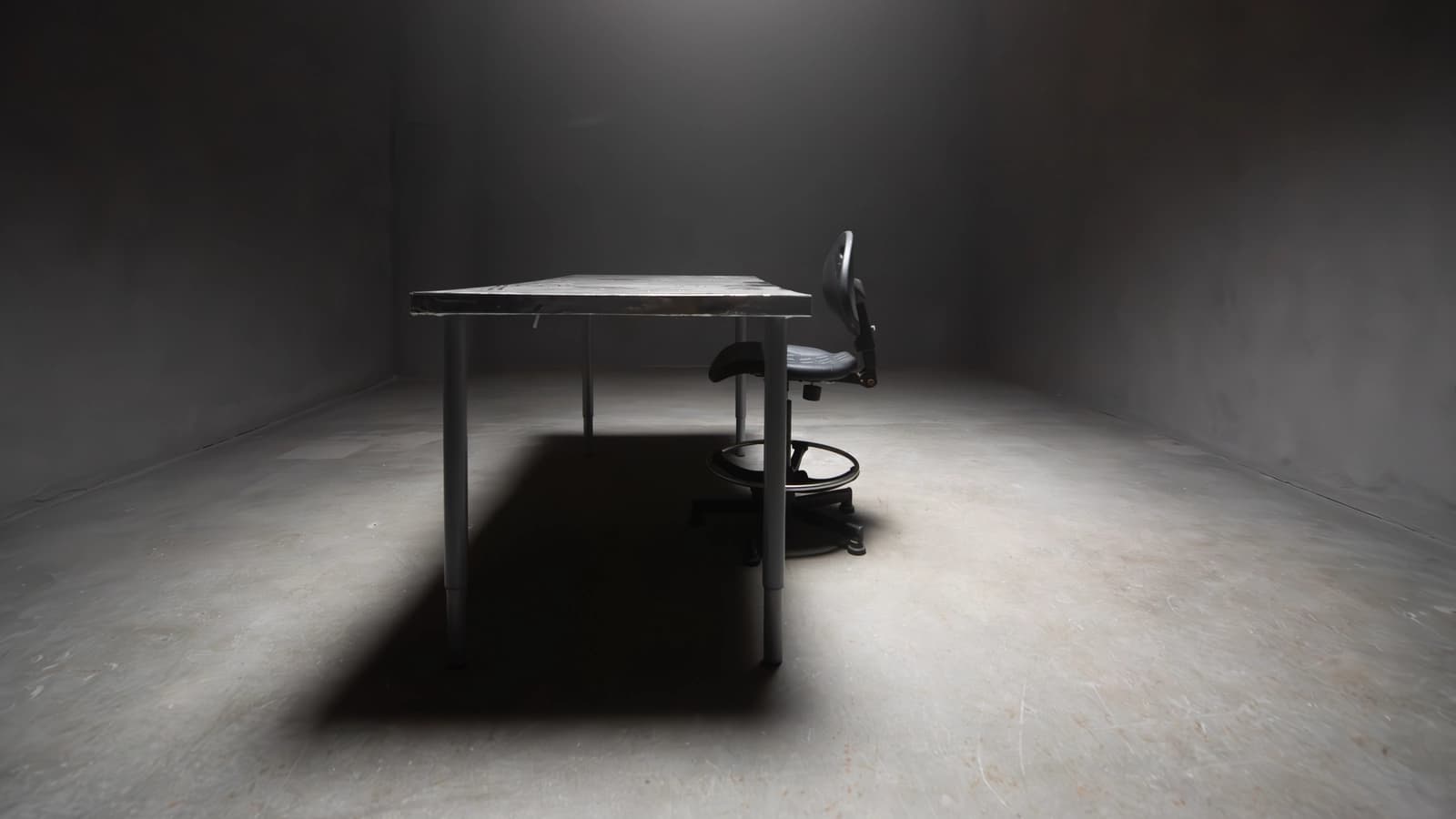 Space Studio-style interrogation room decor - 0
