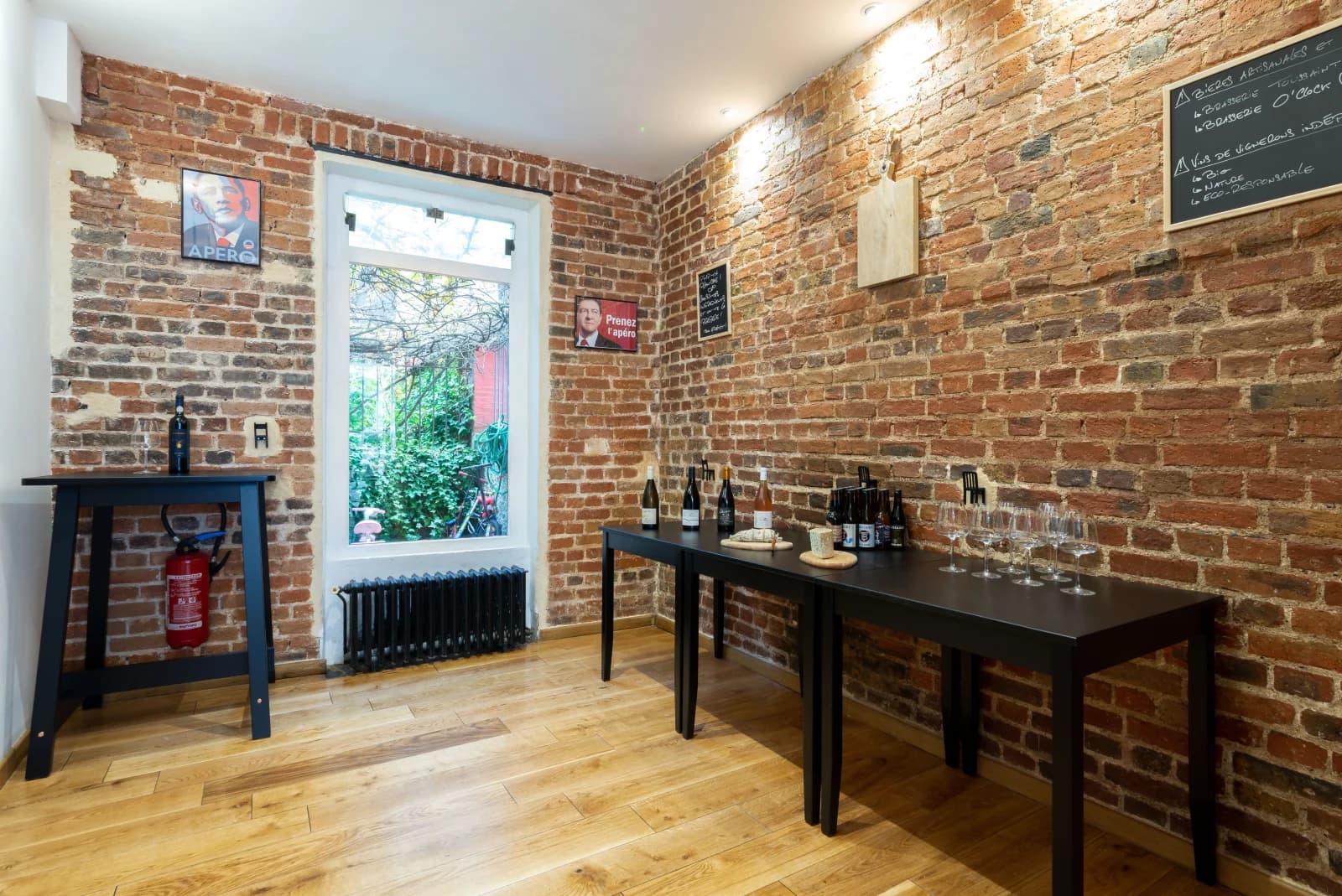 Espace Le Bar et son mur de briques rouges, cachet authentique - 4