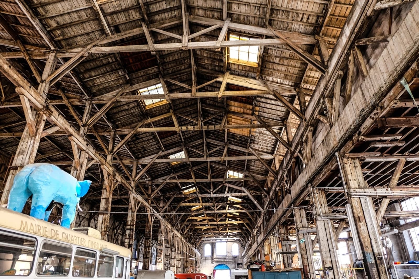 Espace Le garage moderne - atelier réparation automobile - 1