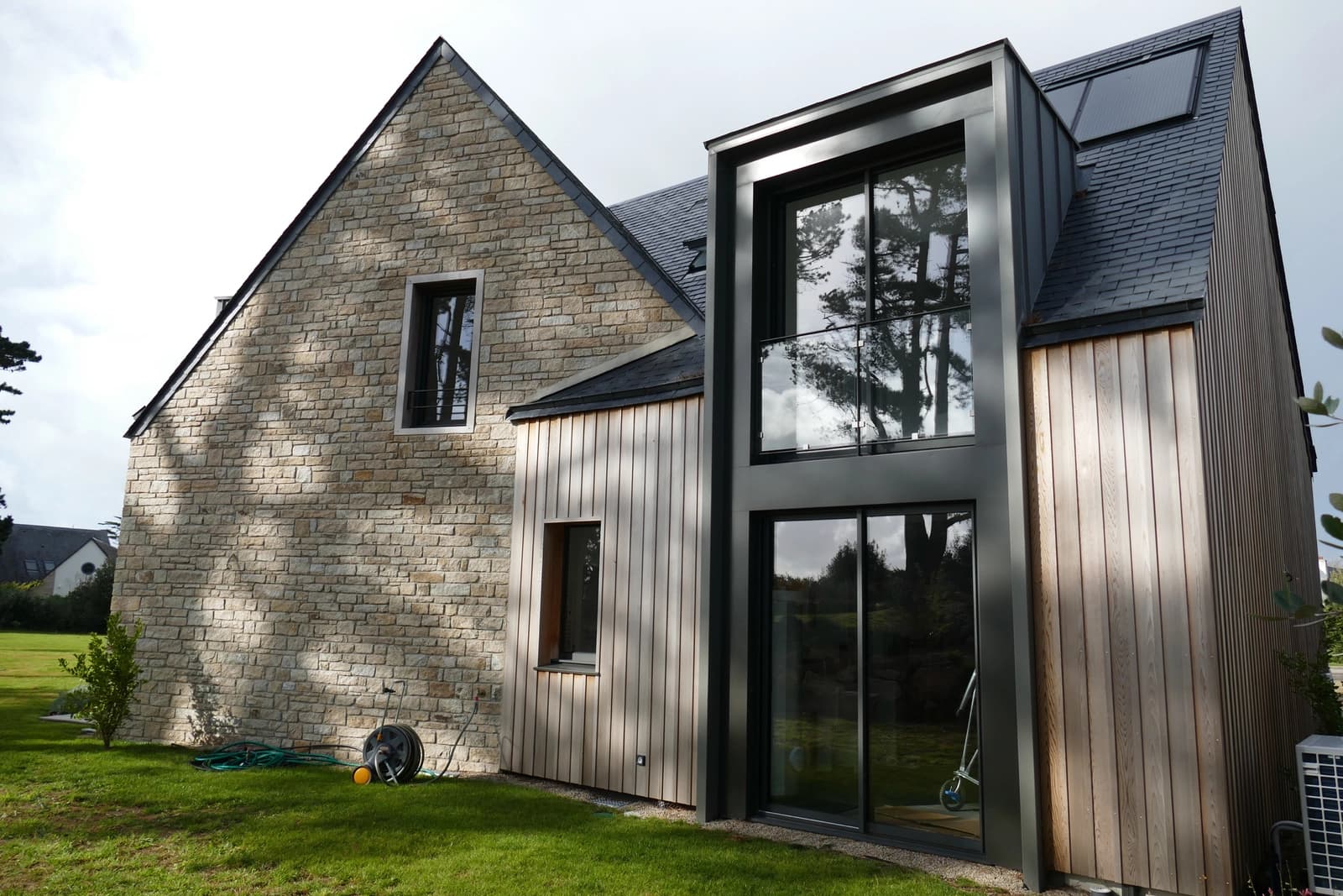 Belle villa contemporaine en bordure de mer