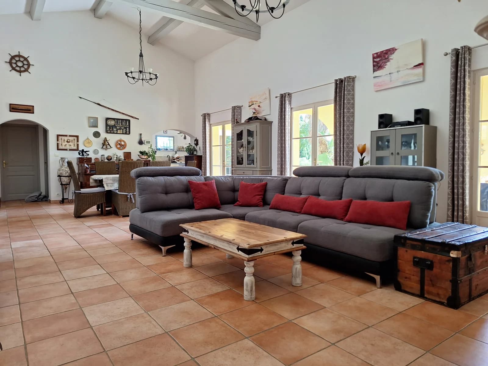 Casa provenzal en un entorno verde