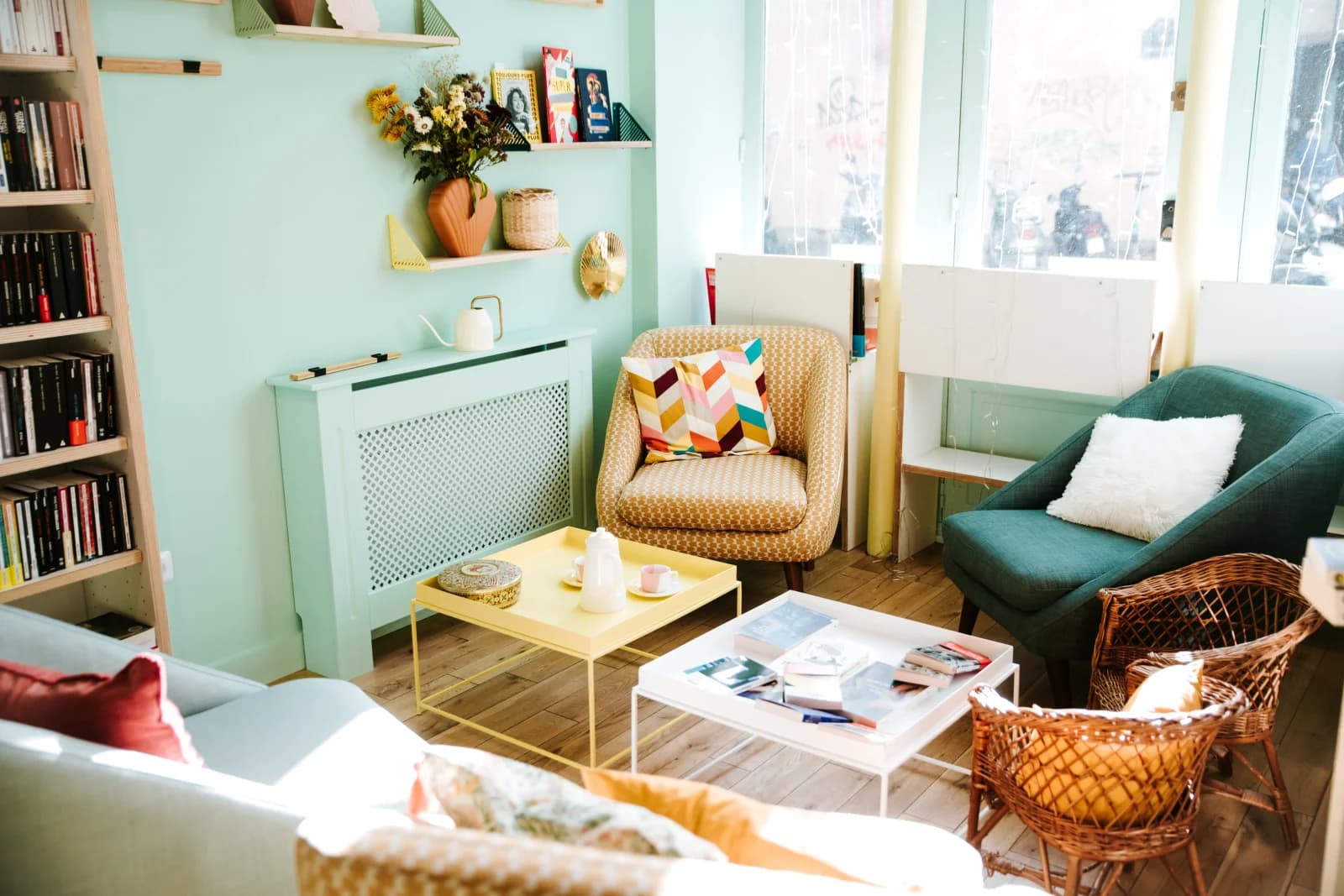 Living room in Librairie Salon de thé cosy en plein Paris - 1
