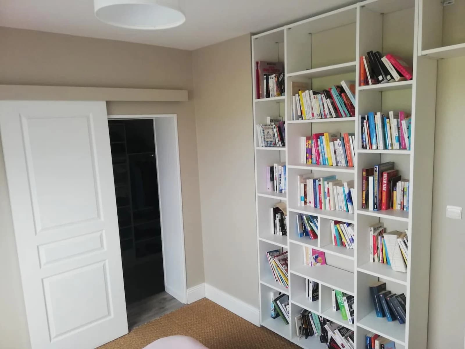 Living room in Large house in residential area - 1