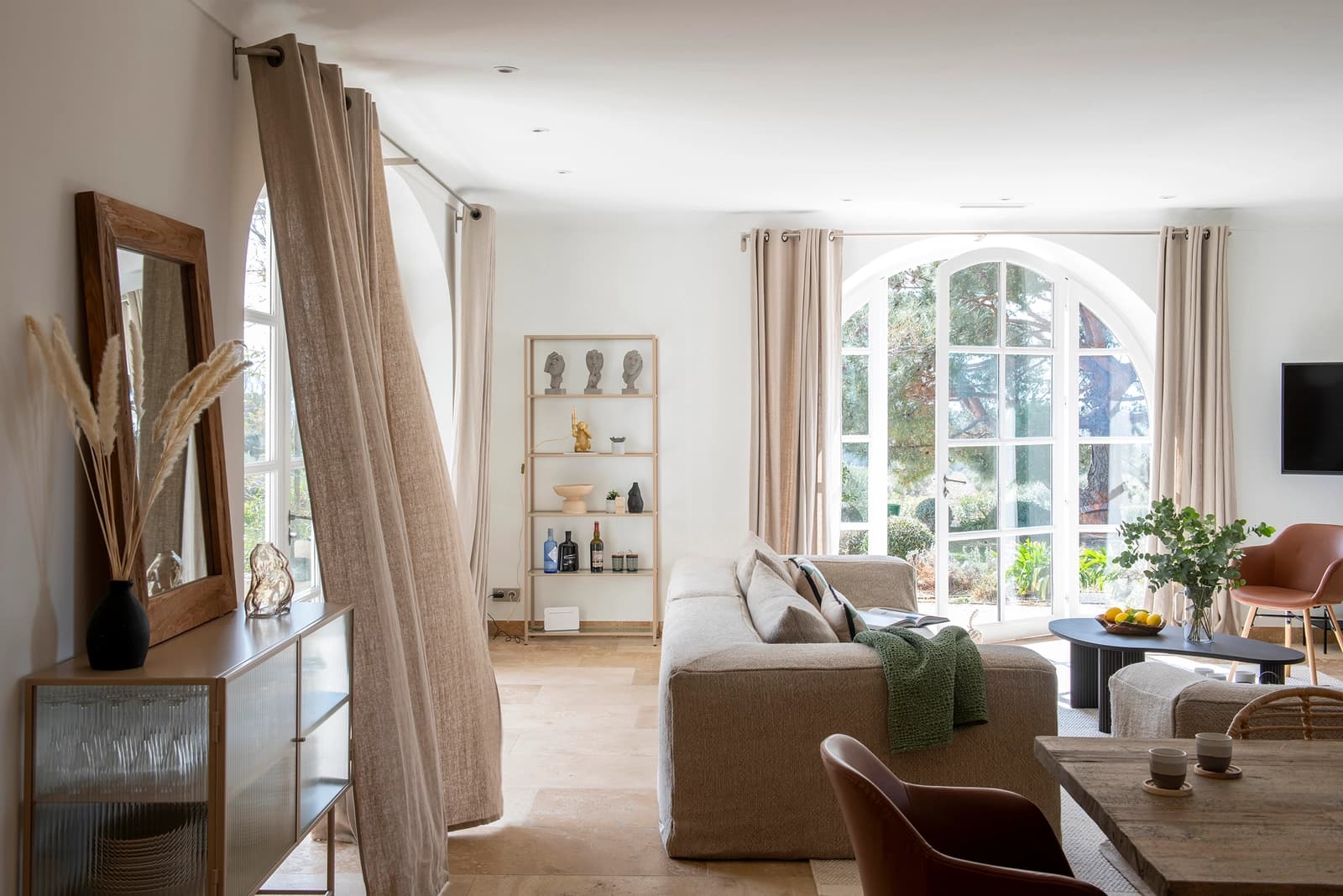 Living room in Charming house in the heart of an olive-growing estate - 1