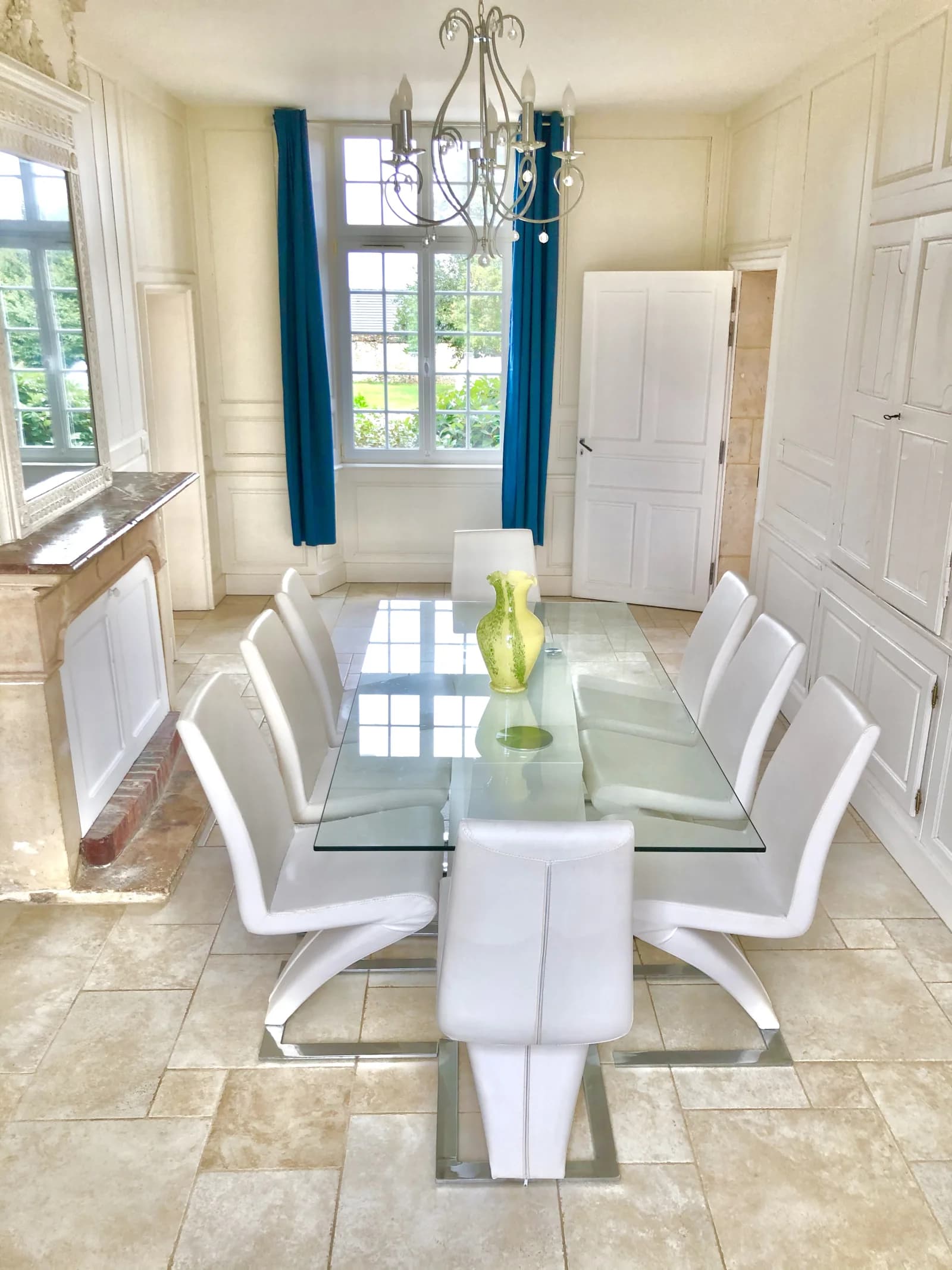 Meeting room in Large recent Maison de Maitre - 1