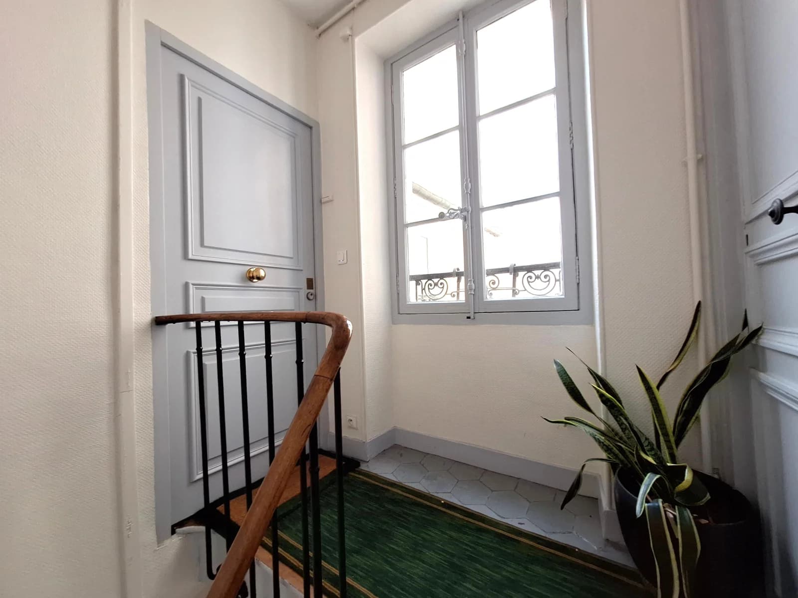 Space Artist's modern loft in the heart of the 8th arrondissement of Paris - 3