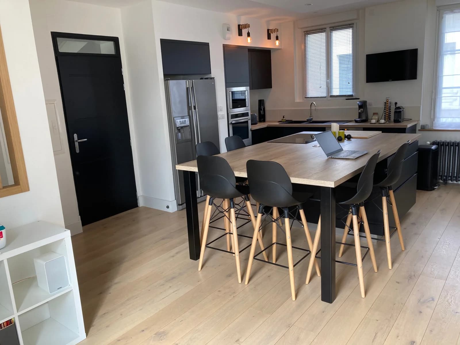 Comedor en Visitas al hipercentro: jardín y espacio contemporáneo - 1