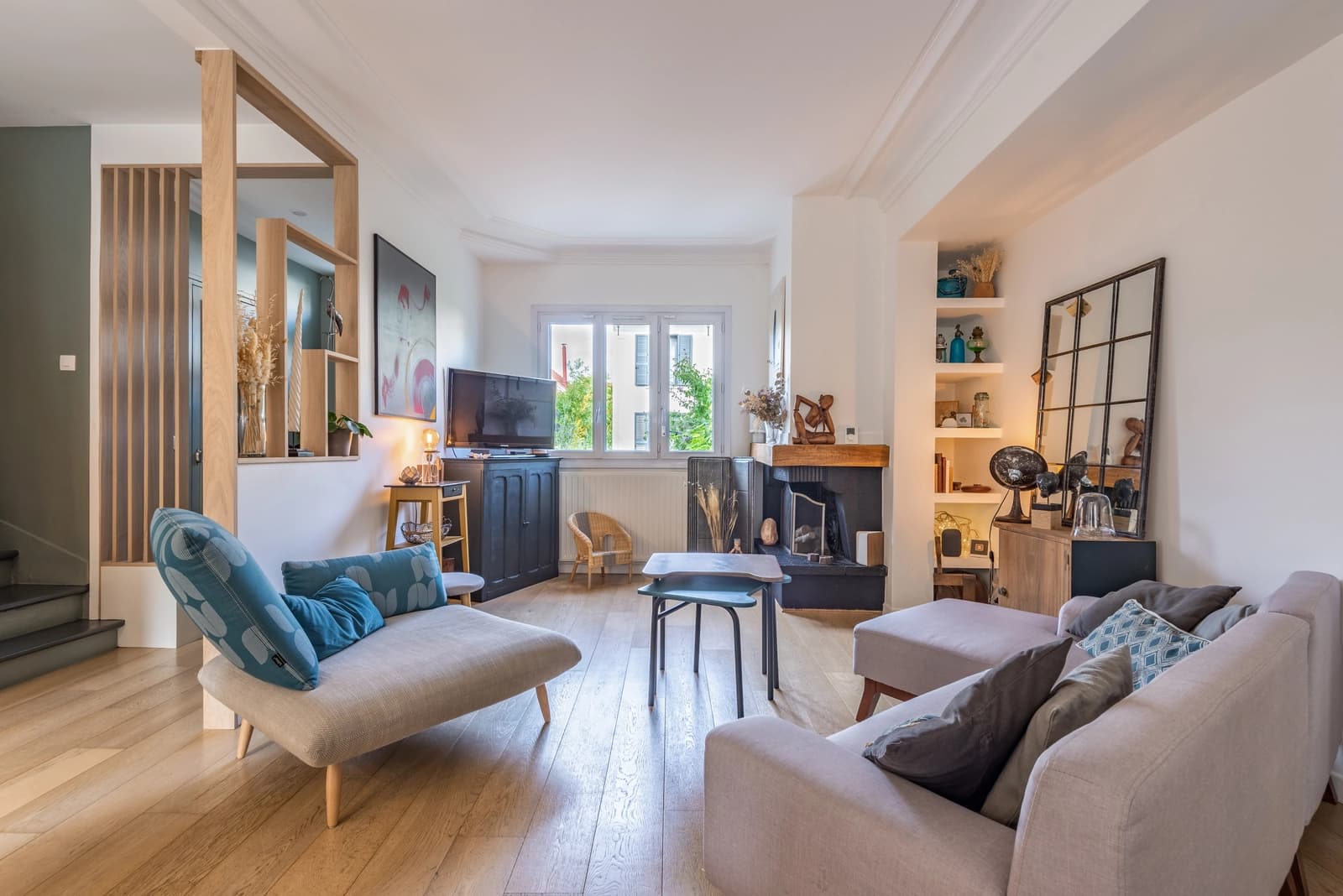 Living room in Family home with artist's studio - 1