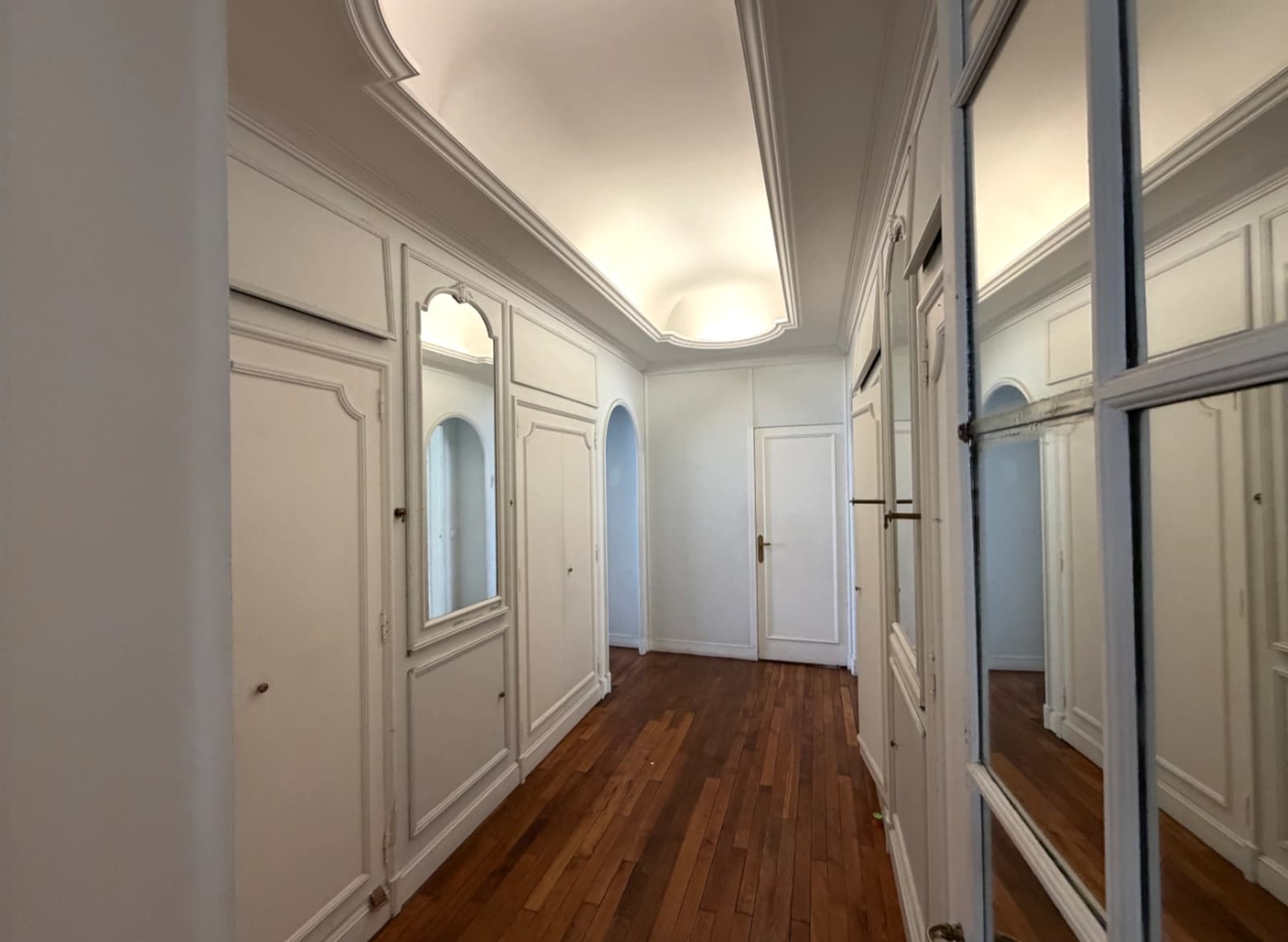 Space Luxurious Haussmannian apartment, elegant and charming for rent in the heart of Paris - 5