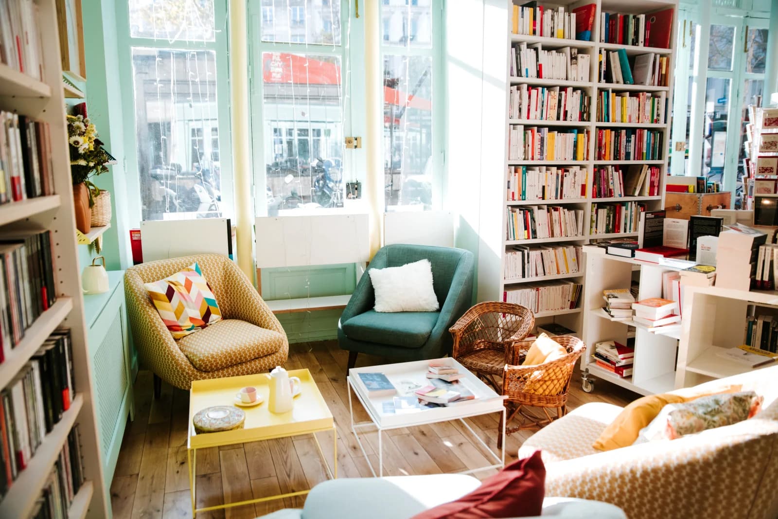 Living room in Librairie Salon de thé cosy en plein Paris - 1