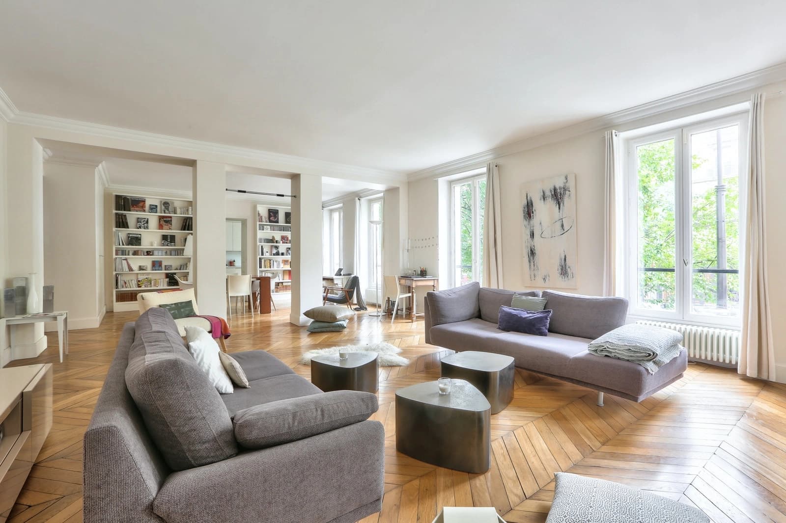 Bel Haussmannien clair, spacieux, insonorisé, ambiance douce et actuelle