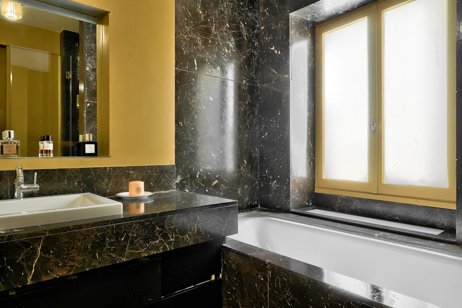 Space Hôtel particulier du Marais (Paris 4th). Location for film & photo shoots, luminous volumes, noble textures. - 3