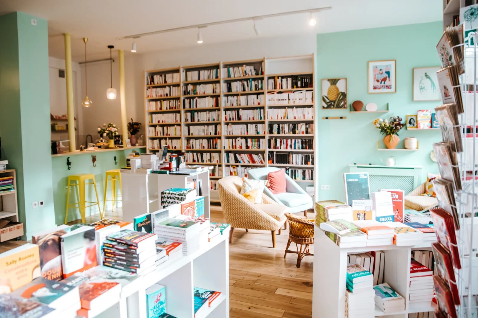 Living room in Librairie Salon de thé cosy en plein Paris - 1