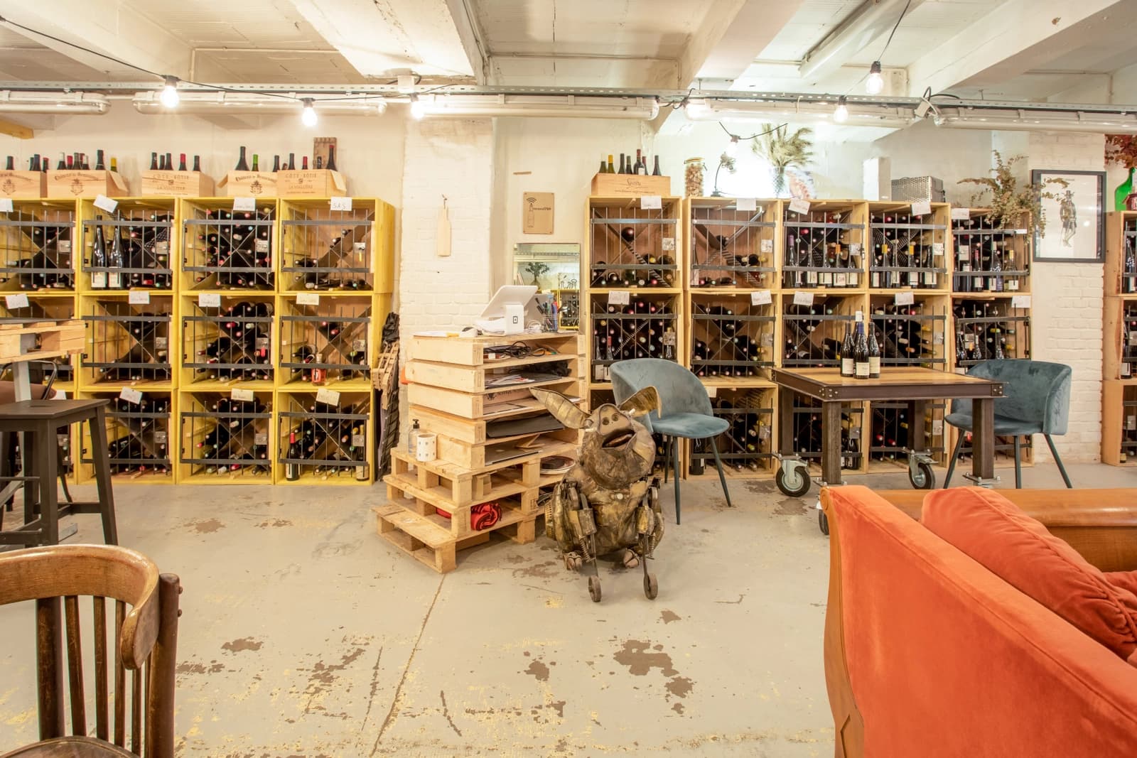 Espace Cave à vin à l'ambiance speakeasy, discrétion assurée - 5